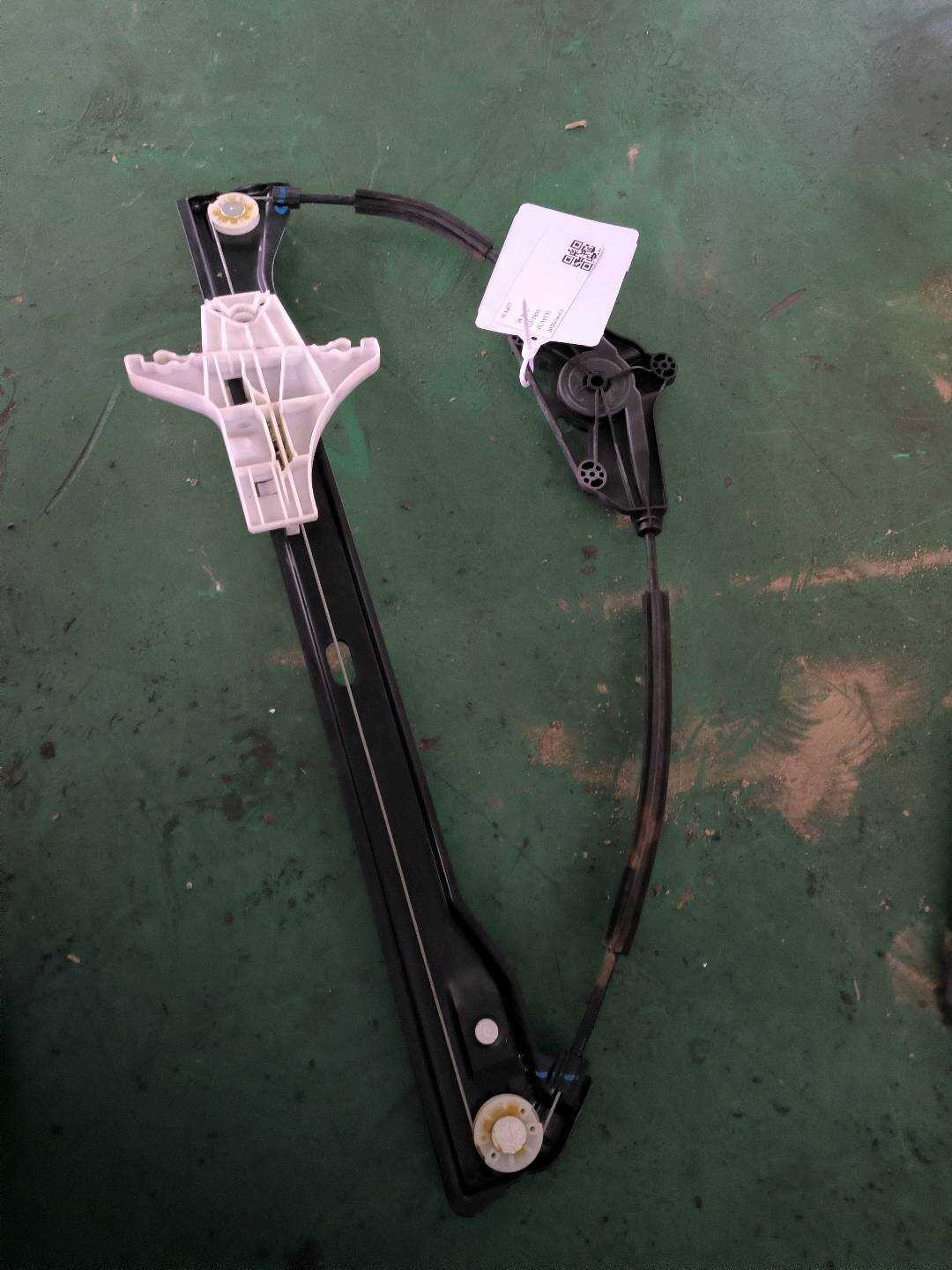 L51G839462 后门玻璃升降支架(右)