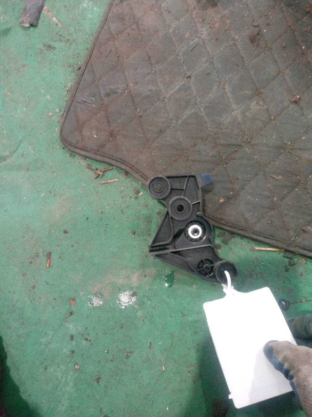 51437298817 前机盖锁机支架(左)