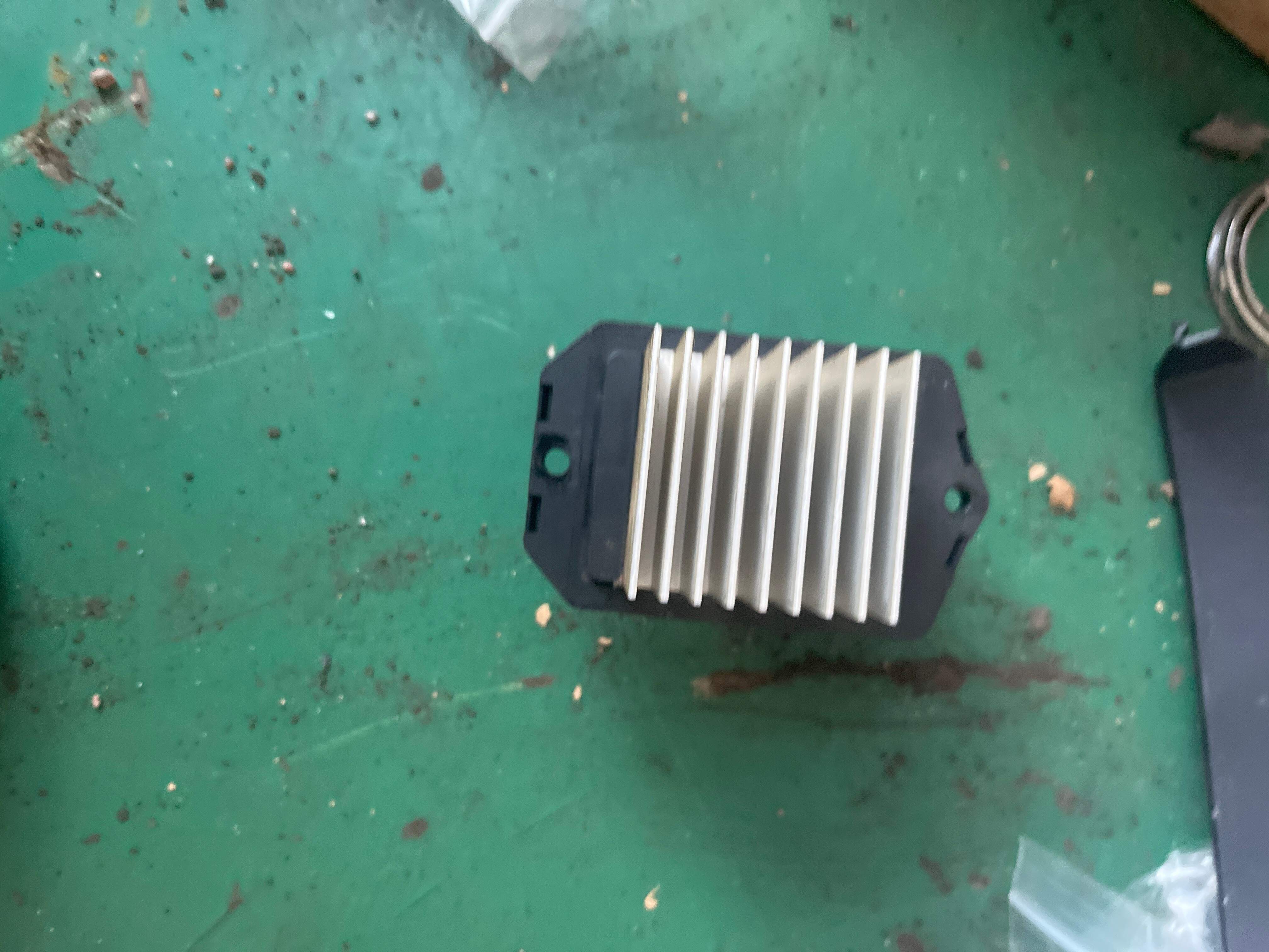 8105005ADUS050 晶体管调速变阻器