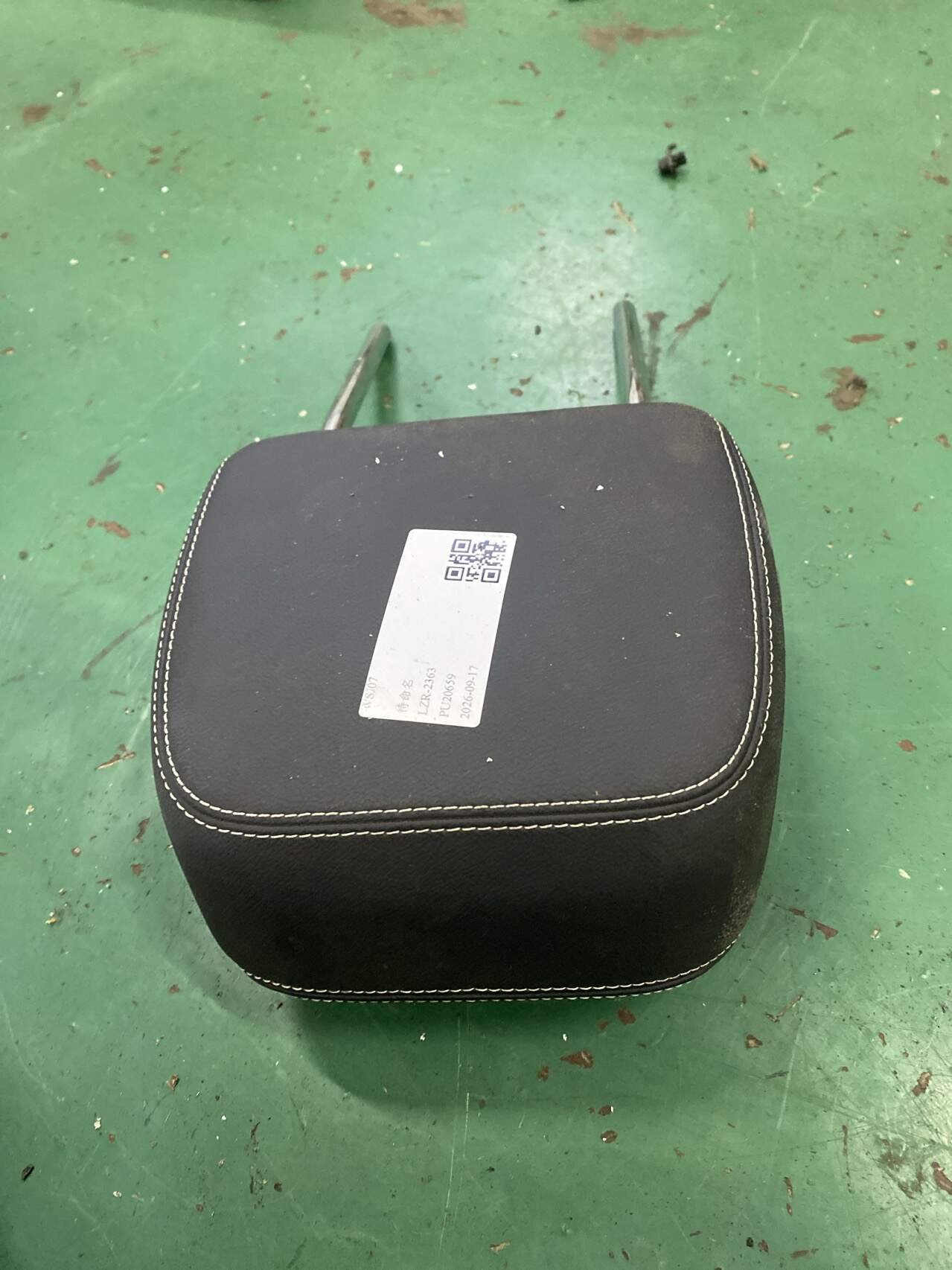 T2H26872QKW Driver Seat Headrest