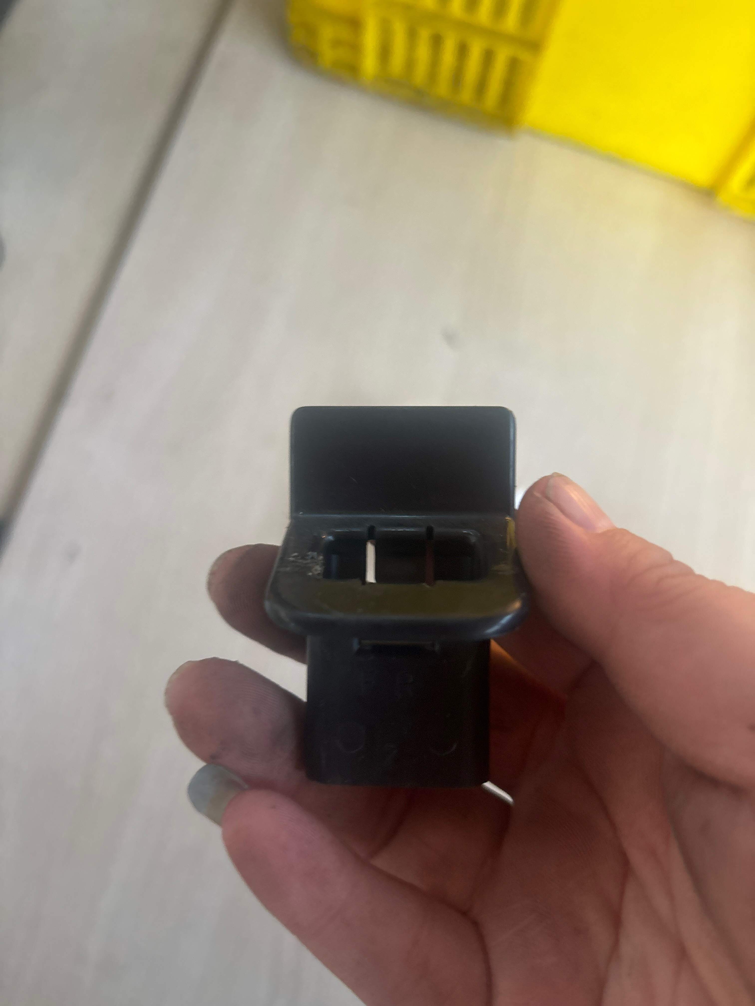 7139833010C0 后排座椅靠背固定器