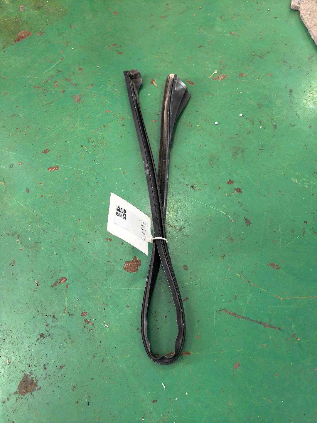 51767208583 前门车门密封胶条（左上