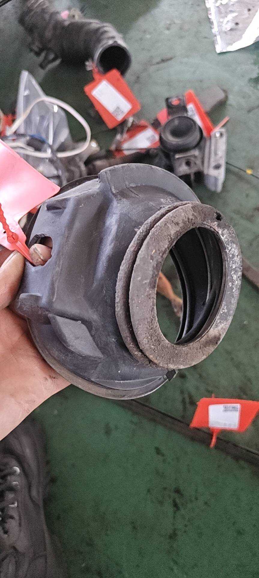 772900R020 燃油箱加注底座