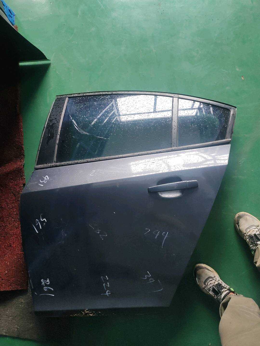 95987765 后门壳(左)