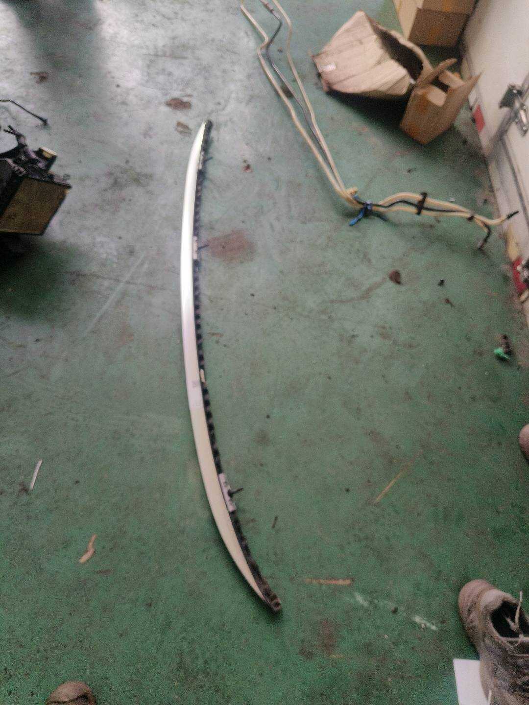 51137333532 车顶行李架(右)