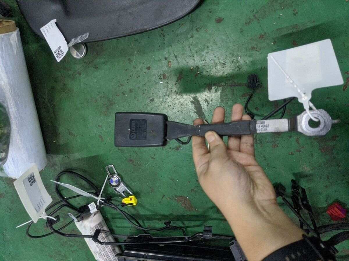 L8RD857755A 副驾驶员座椅安全带扣