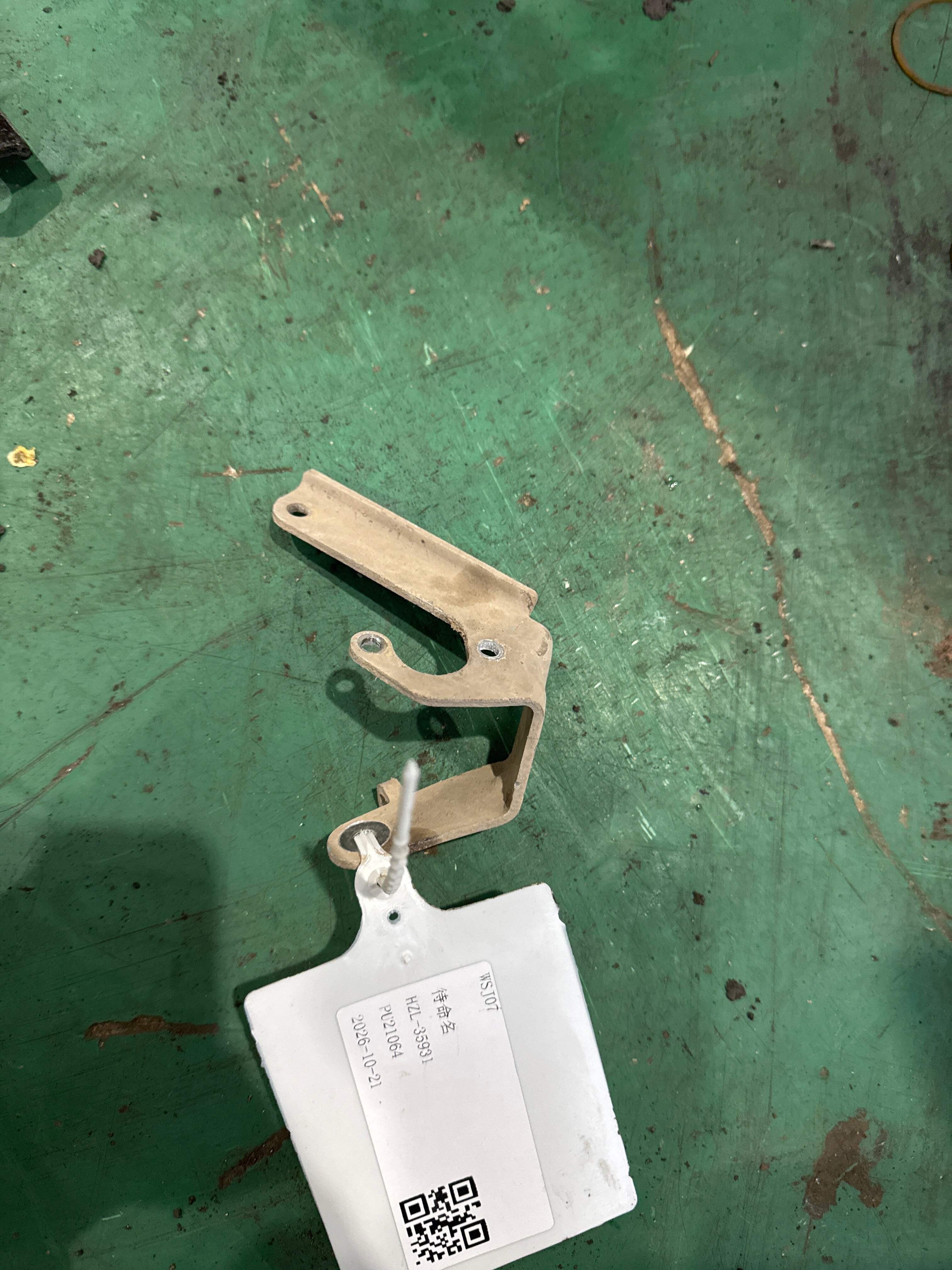 37146869137 Vehicle Height Sensor Bracket, Rear Left