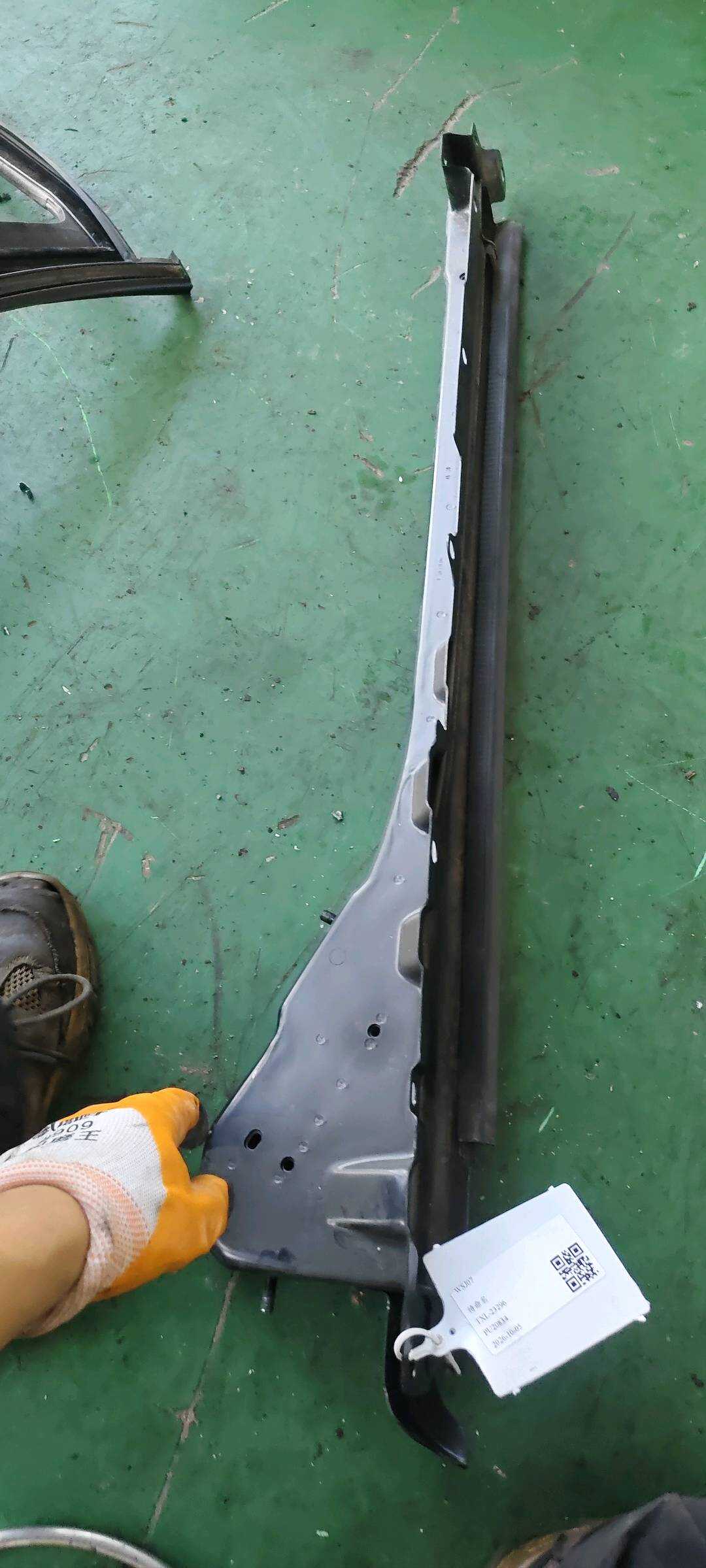 7N0843851G 滑动车门 导轨左上