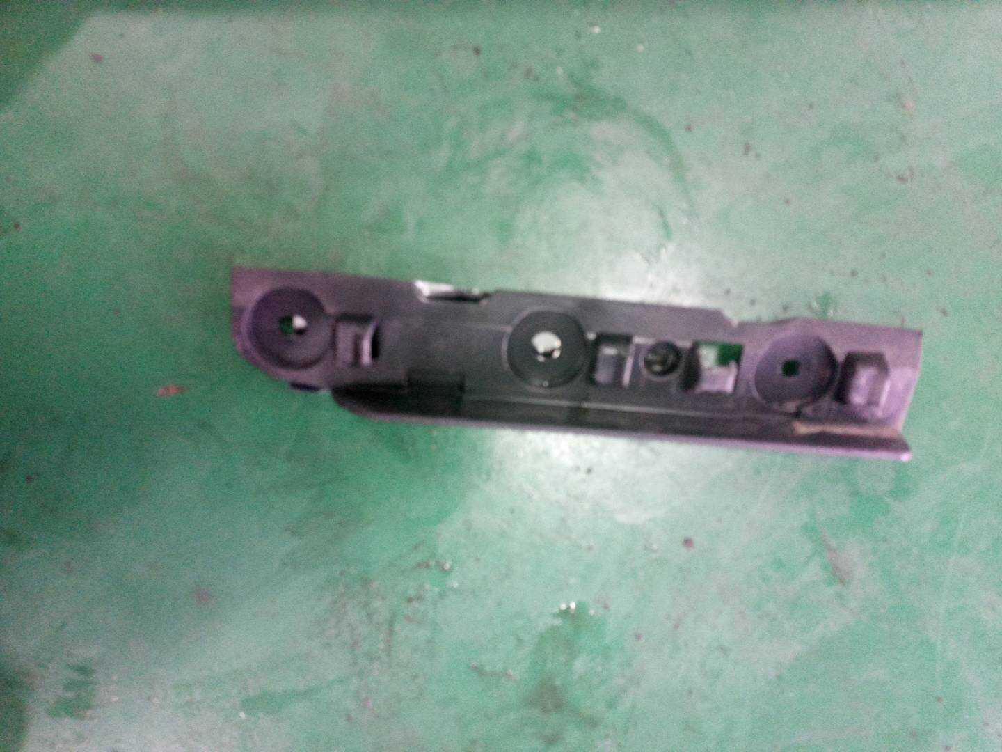 4KG807889 后保险杠支架（左上）