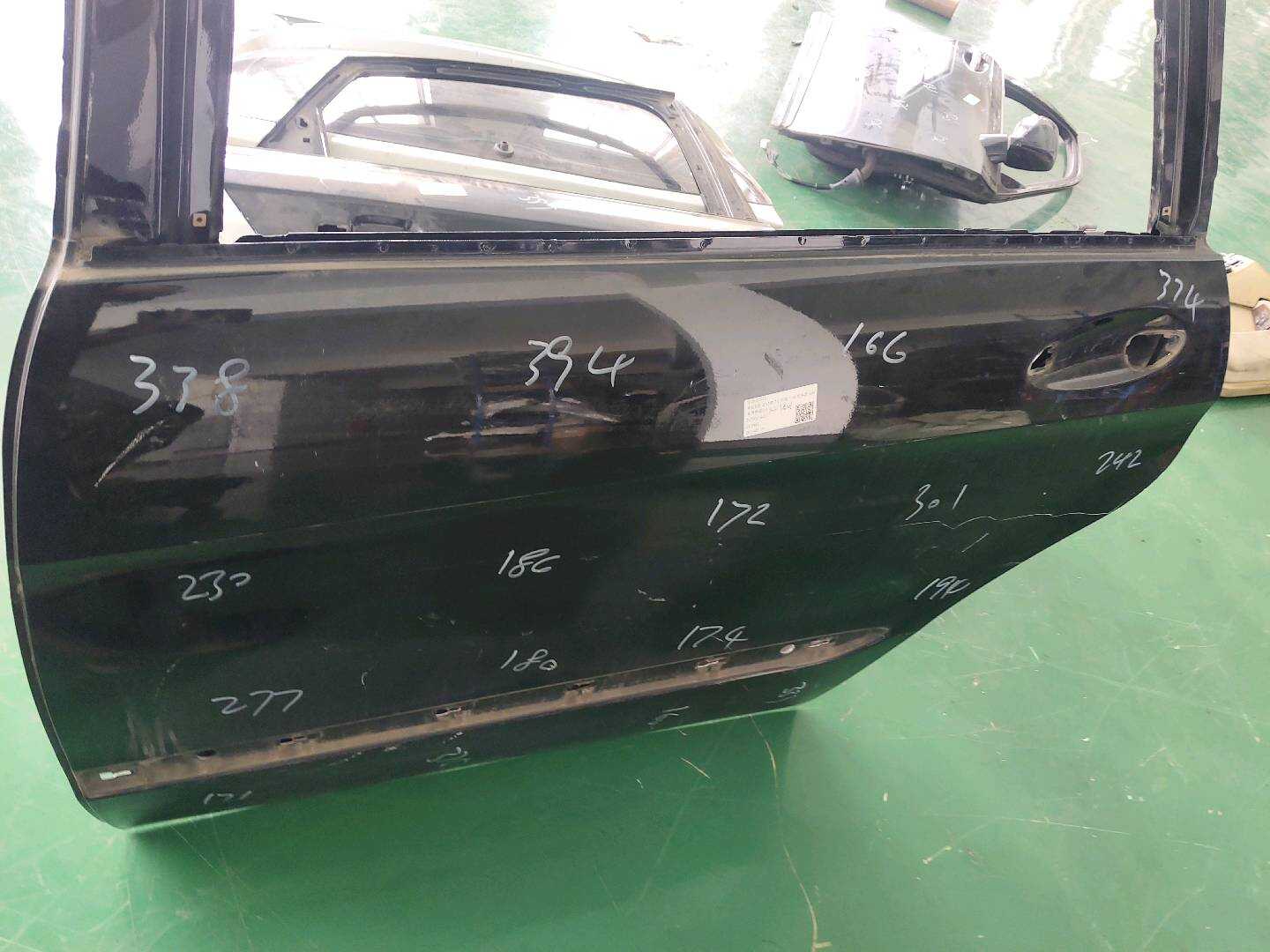A2517301105 后门壳(左)