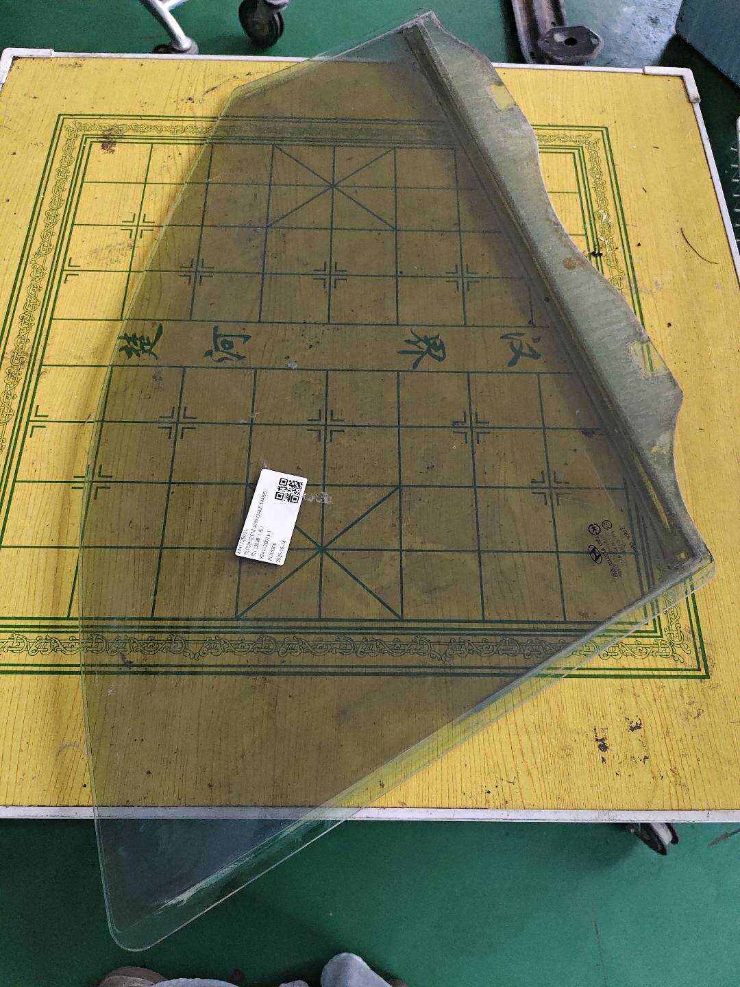 824112B011 Front Door Glass, Left