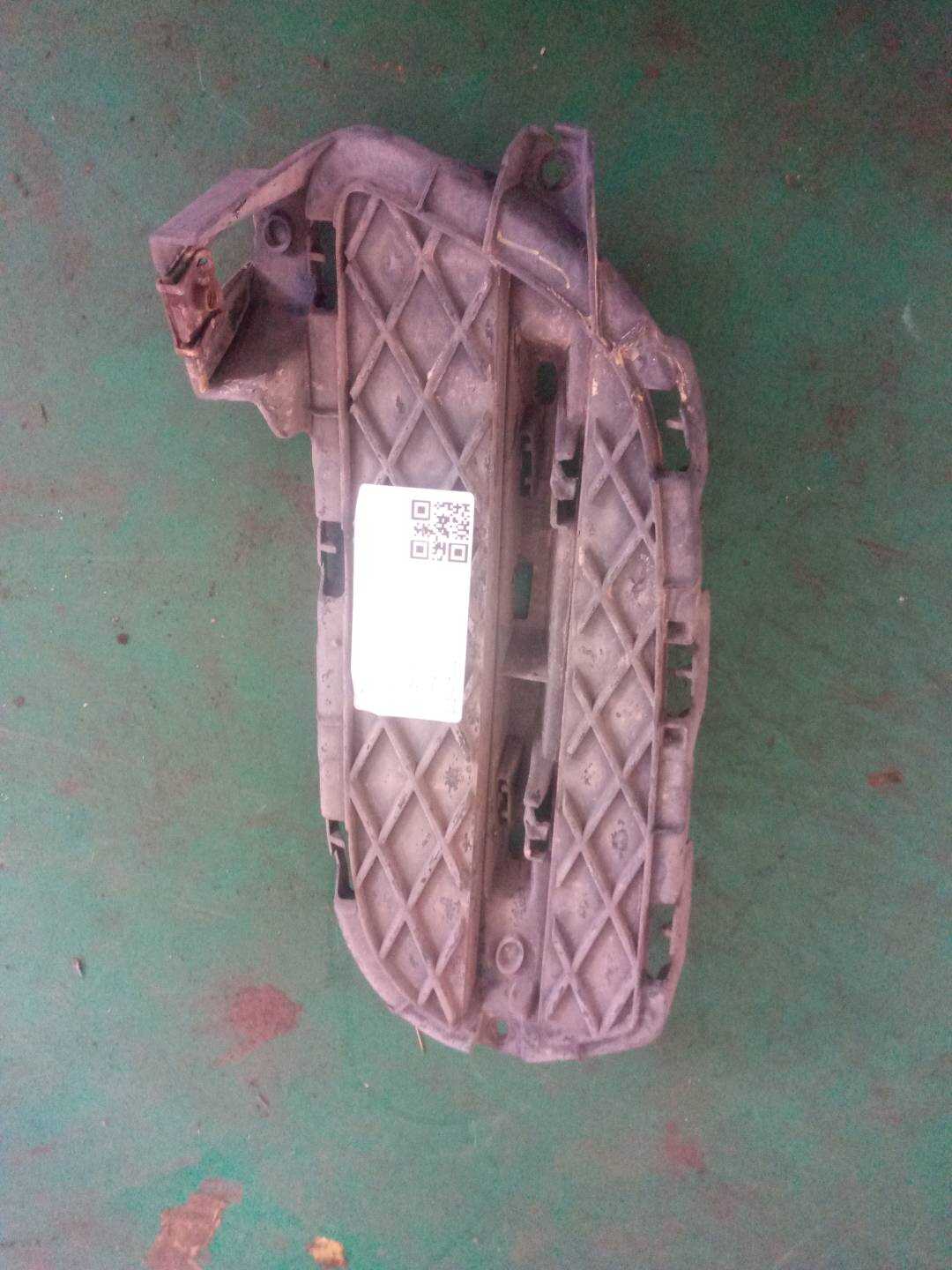 C2D5682 Front Bumper Opening Grille, Right