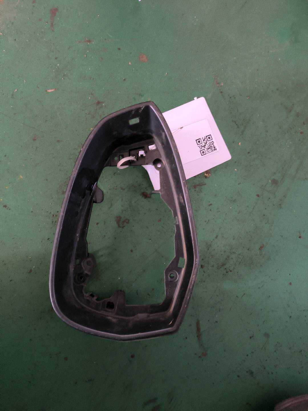 8W0857240 倒车镜框(右)