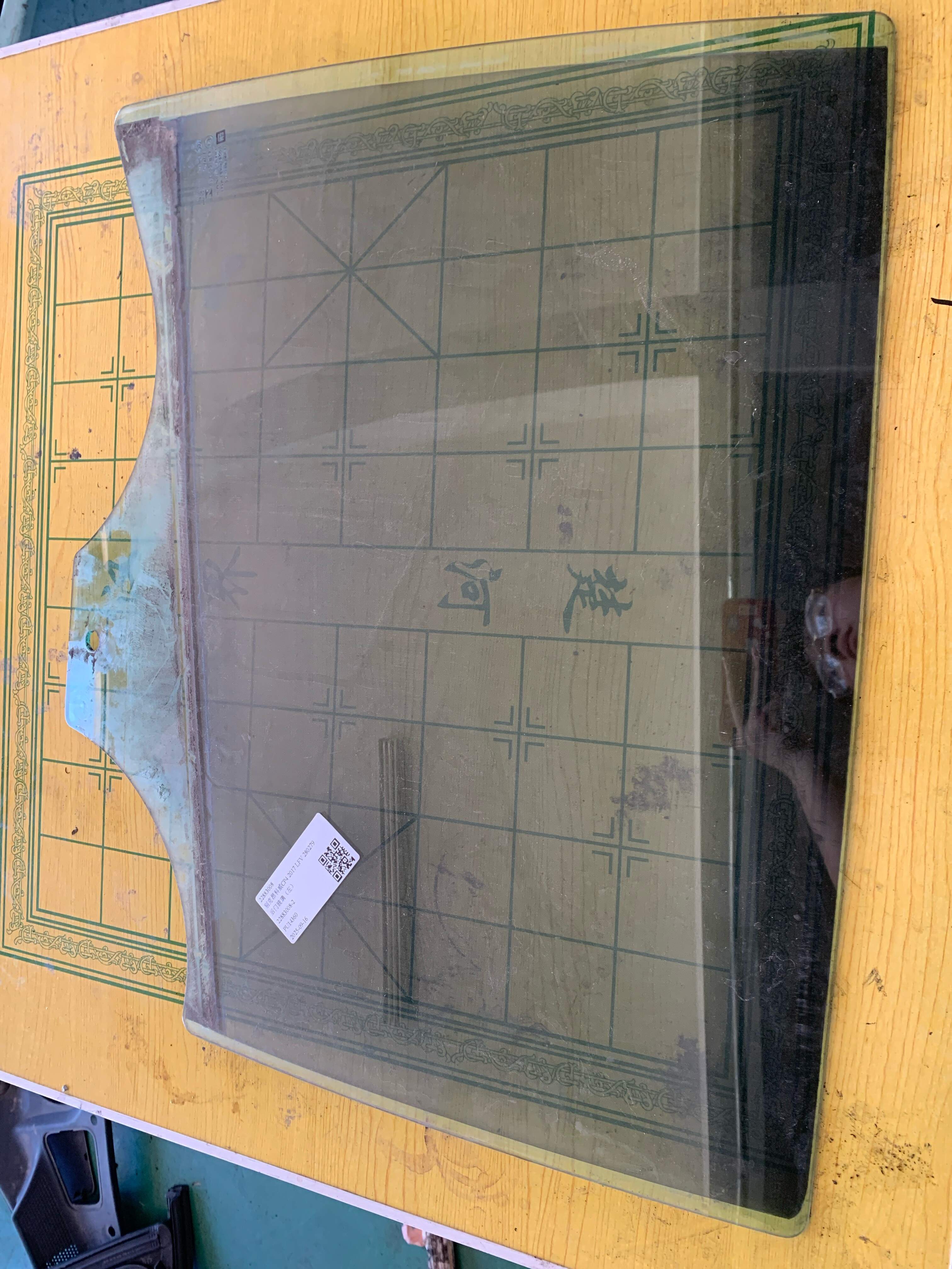 22883008 后门玻璃(左)