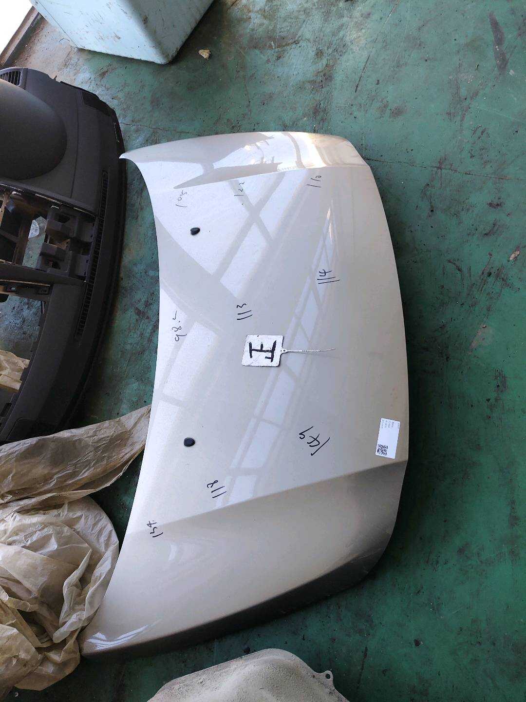 YL00121880 Front Hood Assembly