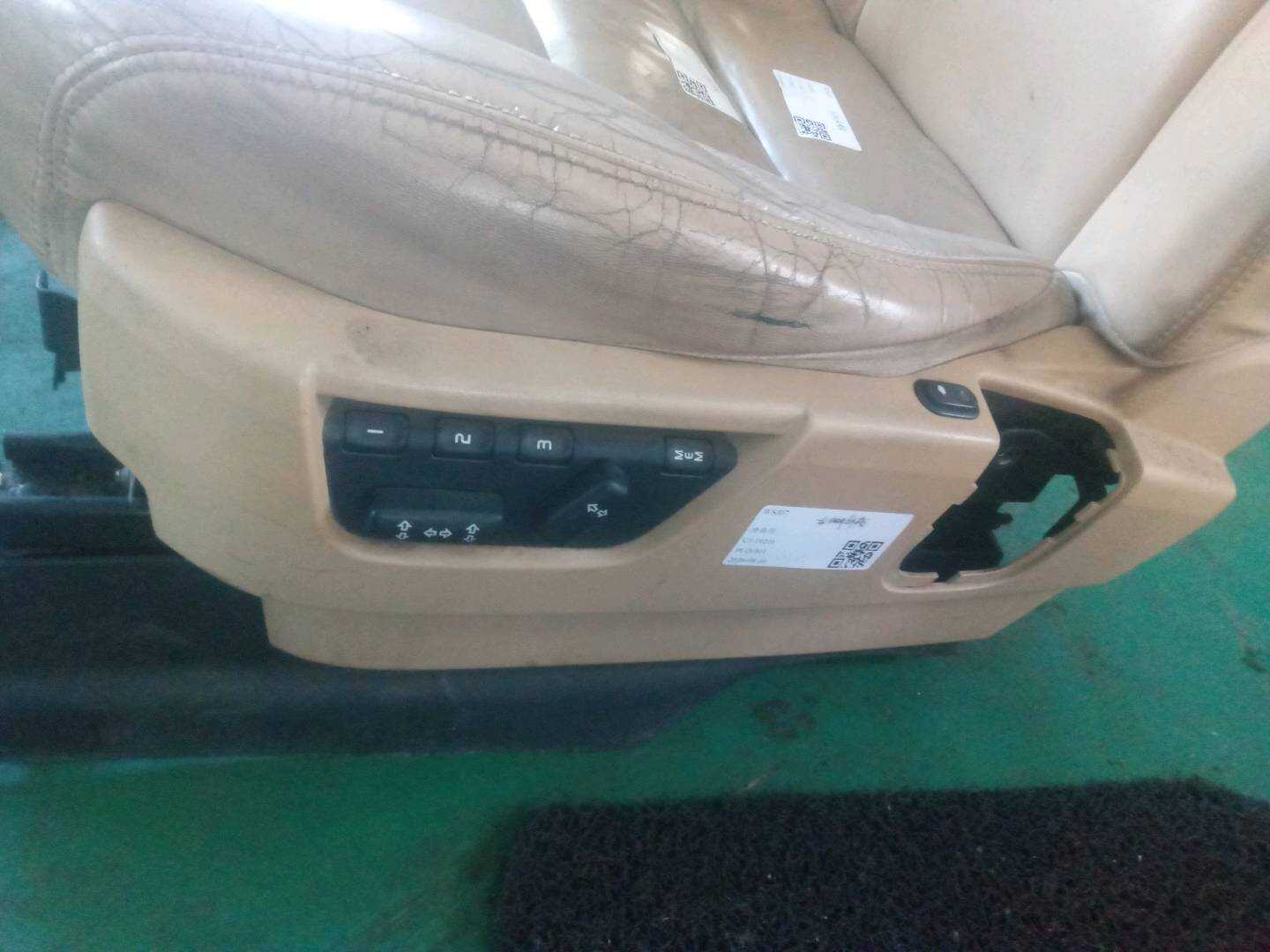 HJH500062LUP 右侧座椅外板