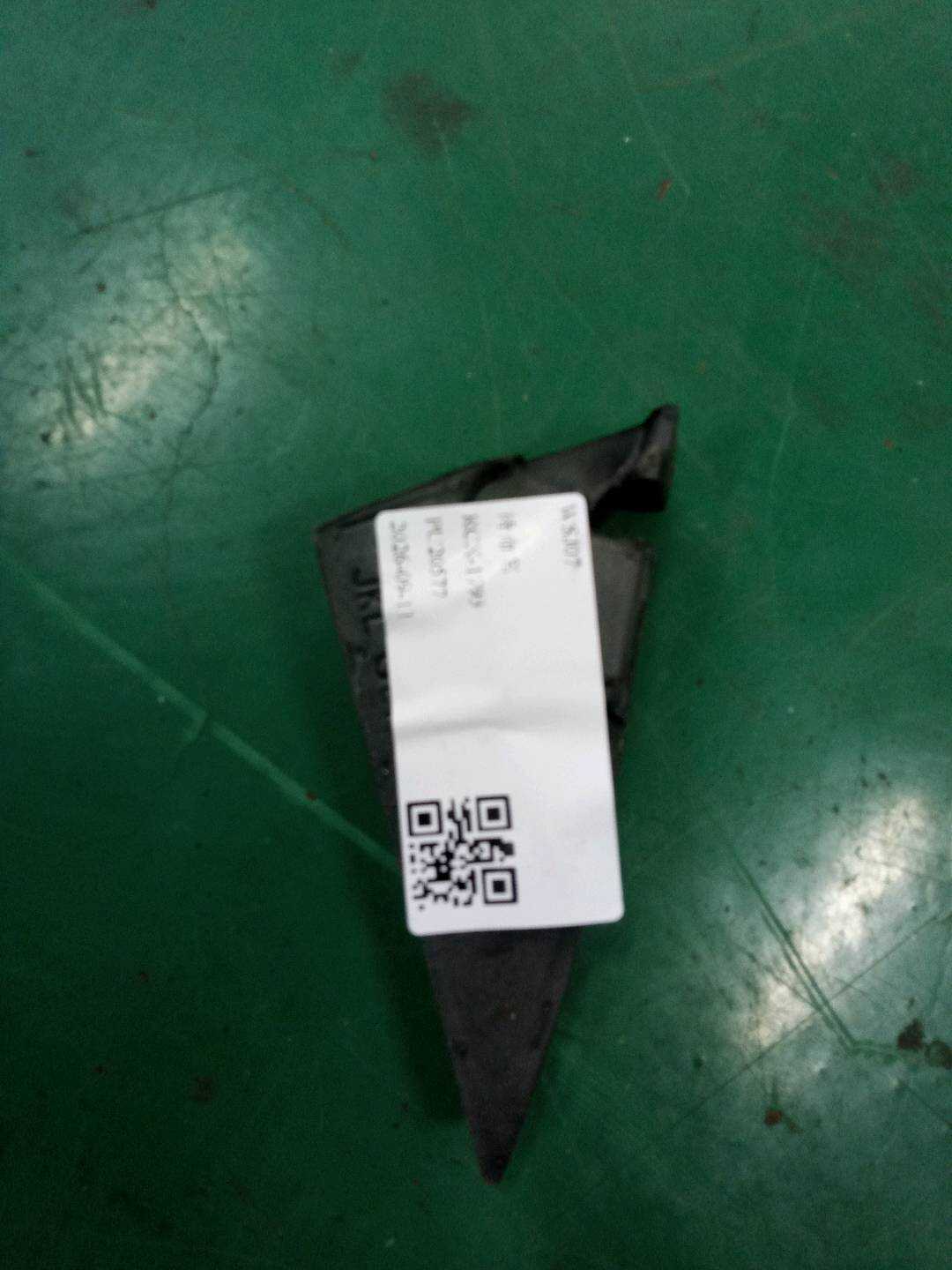 51337119173 前门内三角饰板(左)
