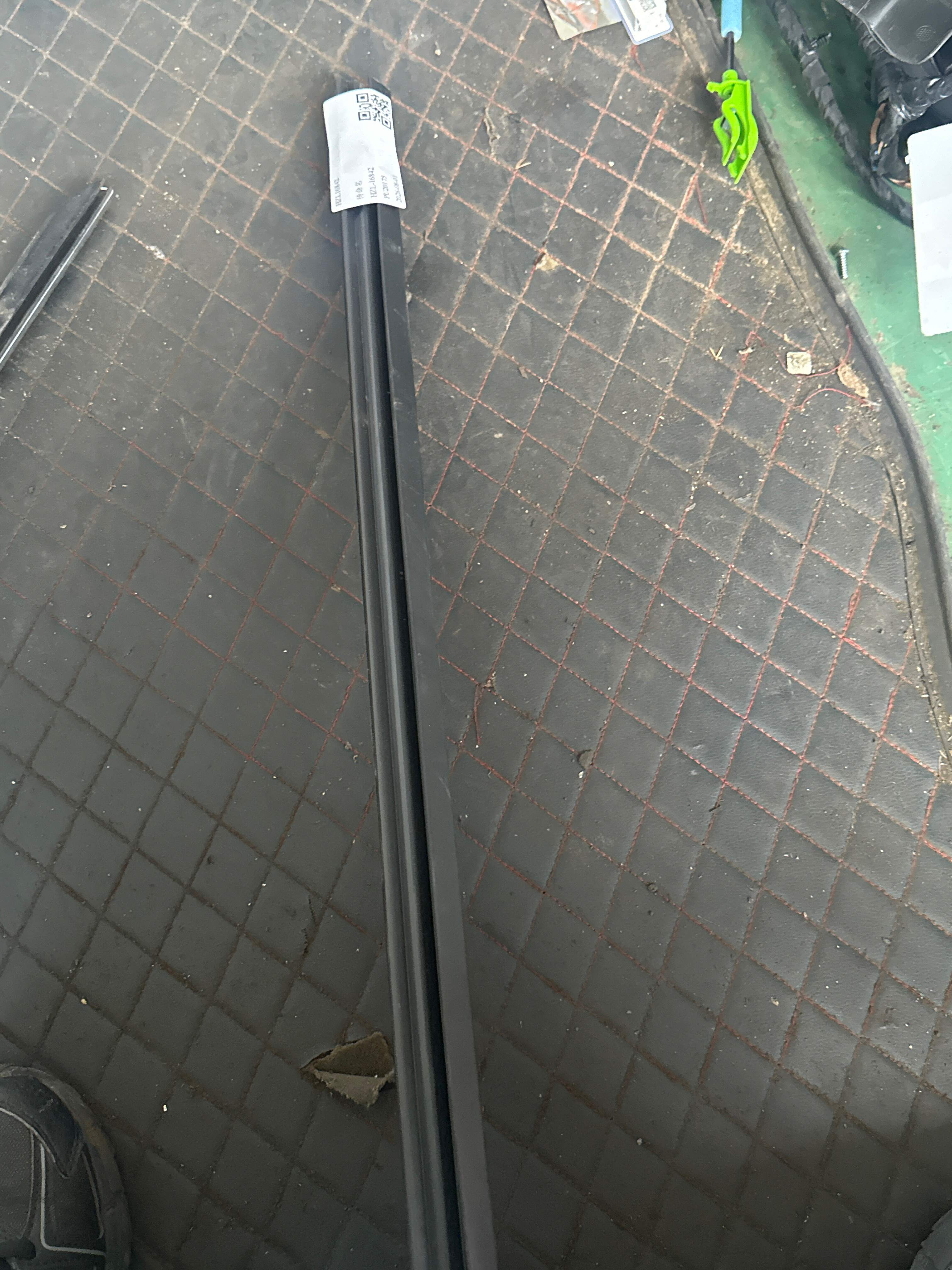 51357352428 后门玻璃压条(右内)