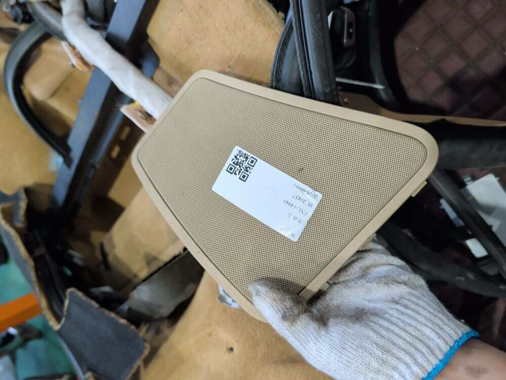 51469179867 后窗台饰板扬声器罩(左)