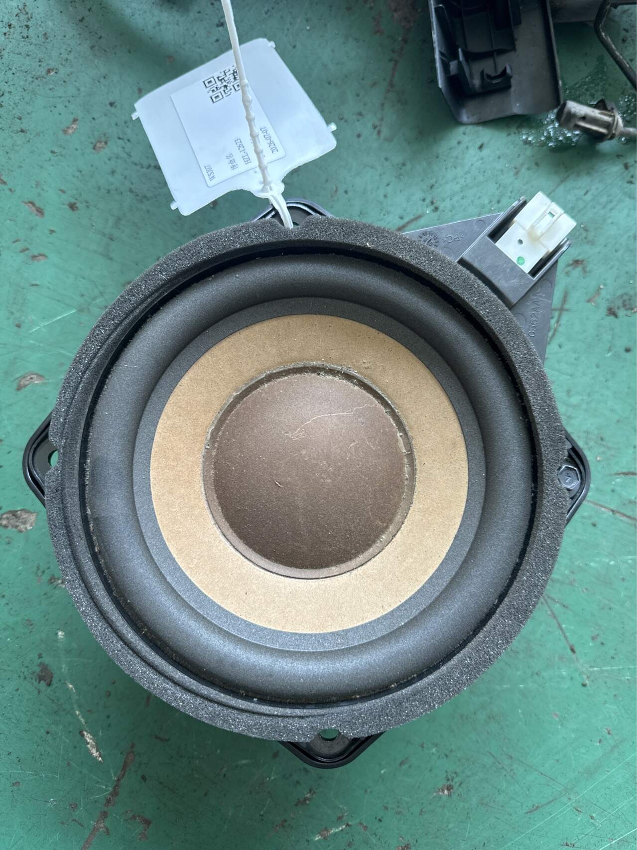 963802M300 后窗台饰板扬声器（中）