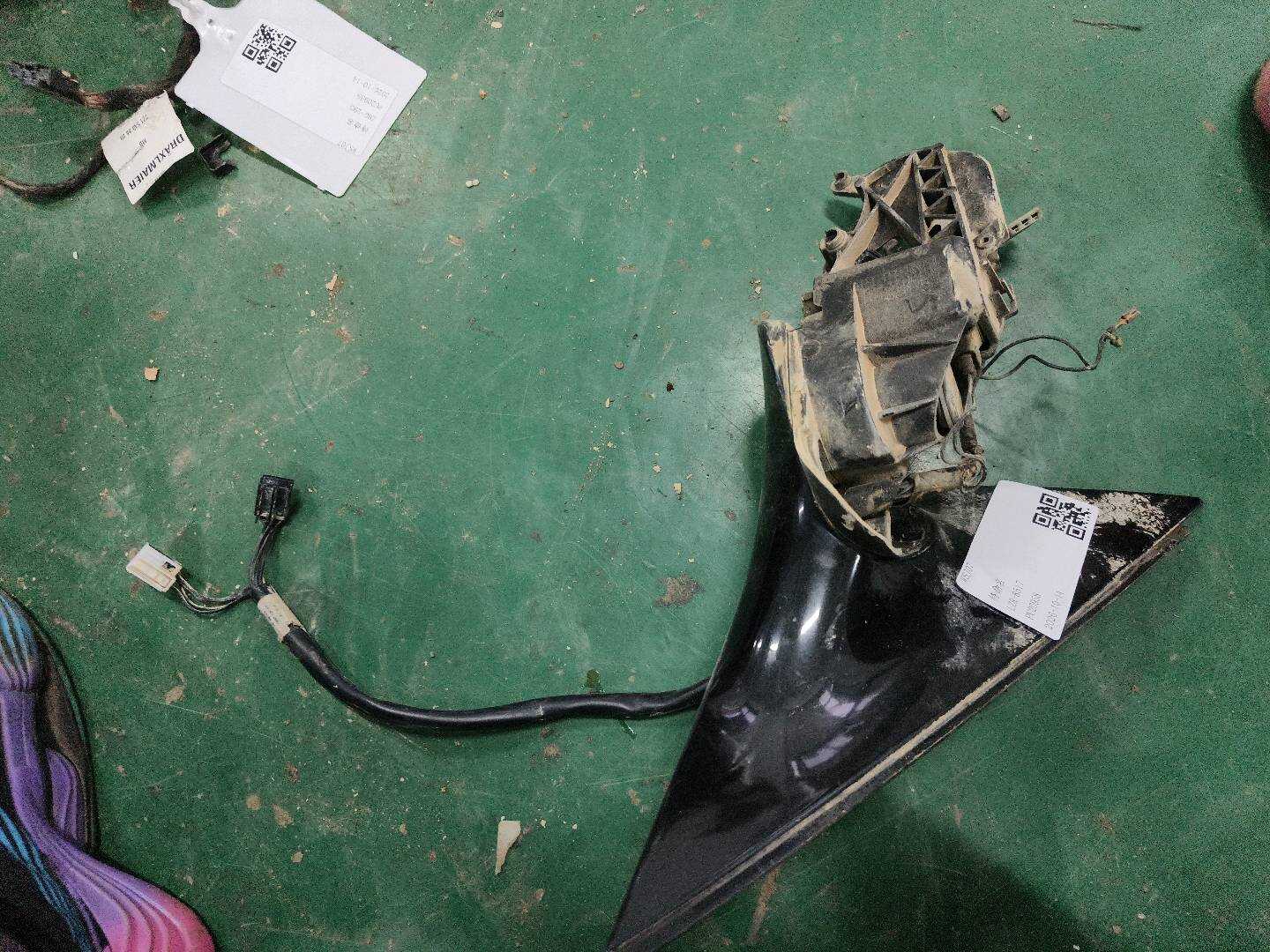 A2218100476 倒车镜固定座（右）