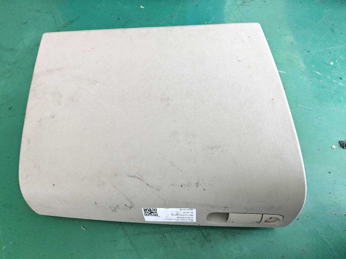 BS1A64030A30 仪表台杂物箱