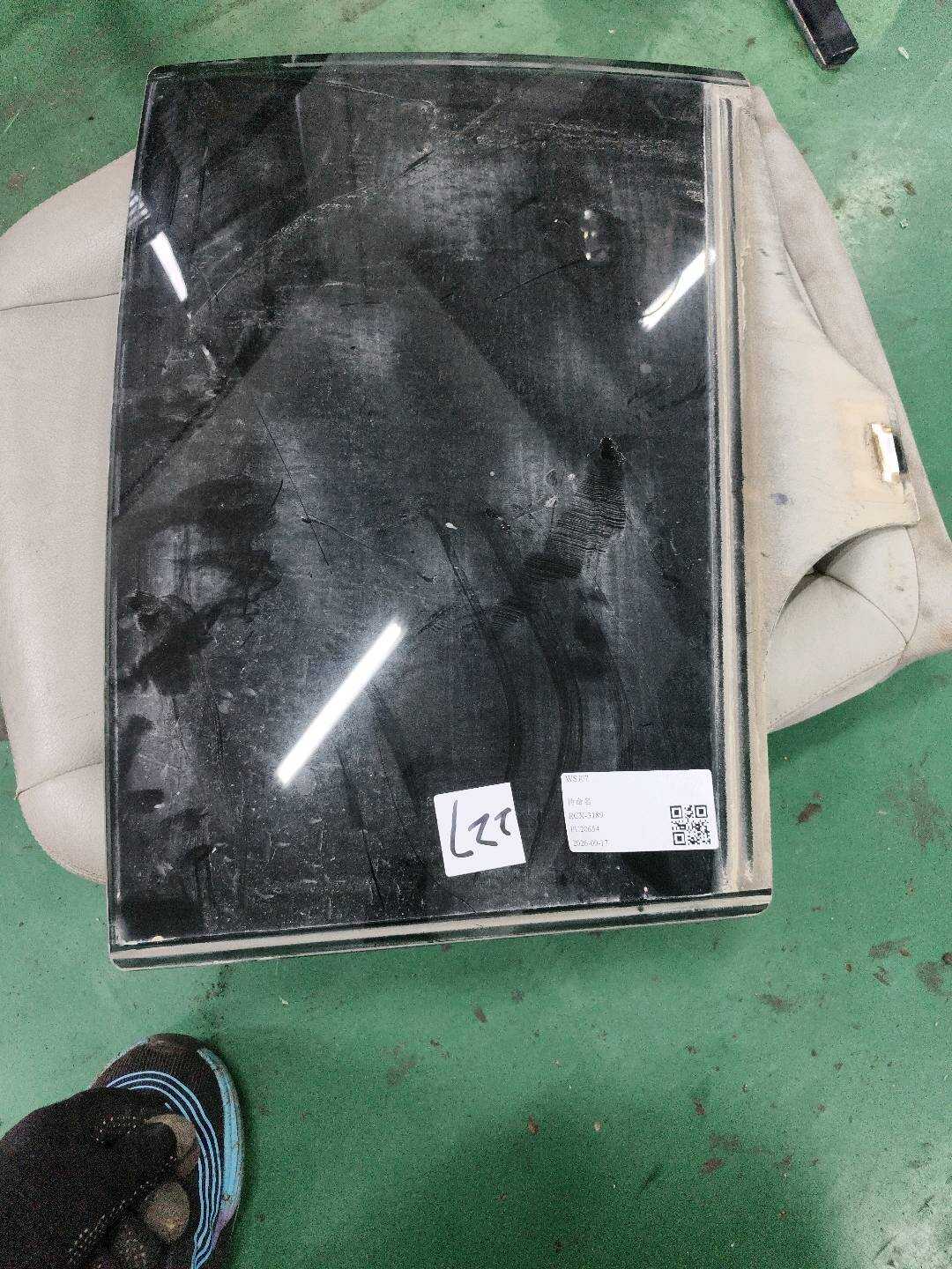 A2537352800 后门玻璃(右)