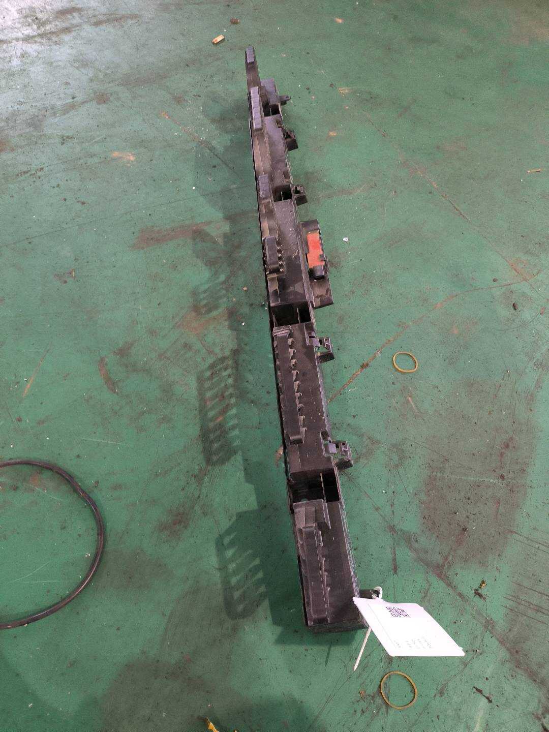 L5CG807863 后保险杠支架(中)