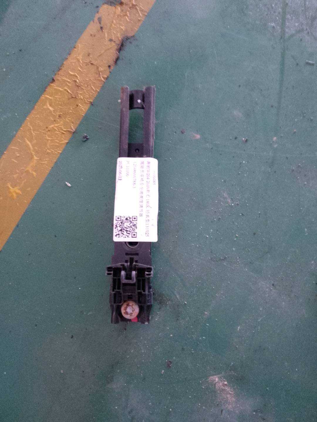 A2048600788 驾驶员座椅安全带高度调节器