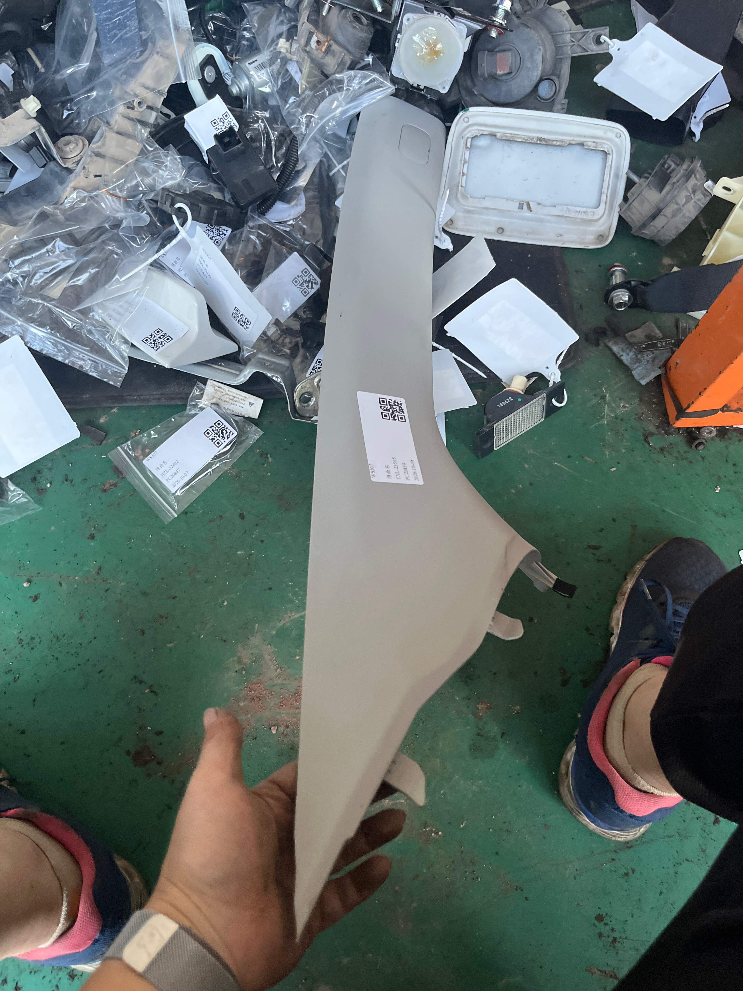 6210002ADU0000M69 右A柱上饰板总成_浅灰色实色