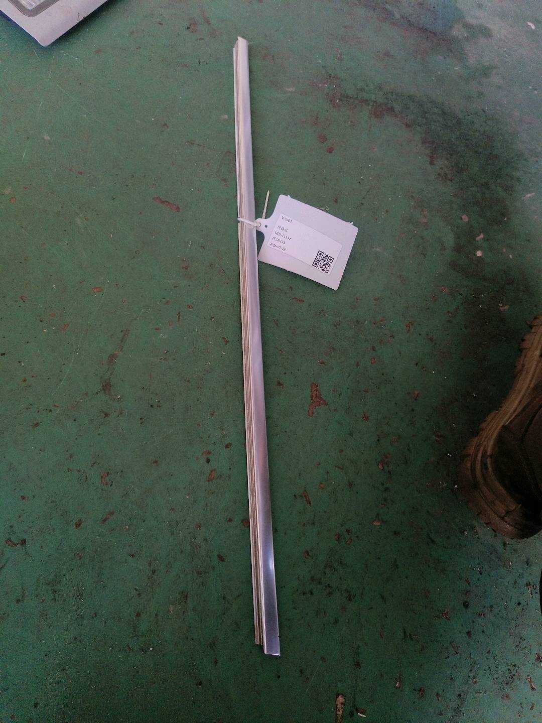 51357220516 后门玻璃外饰条(右上)
