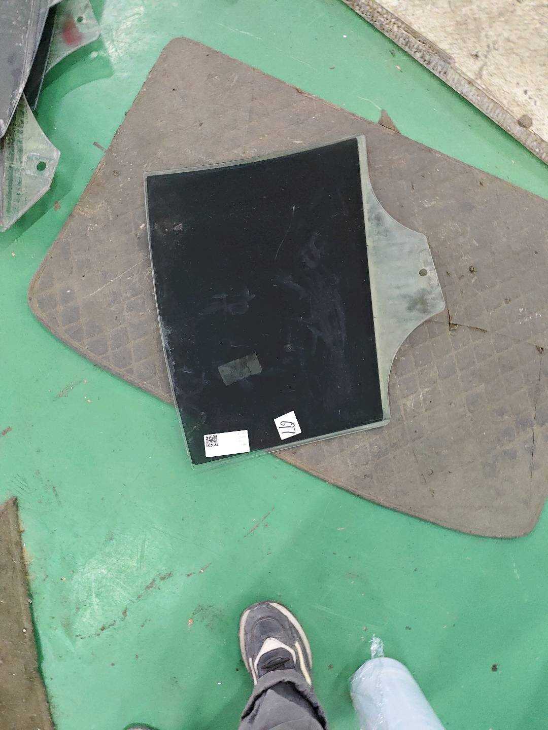 51357182117 Rear Door Glass, Left
