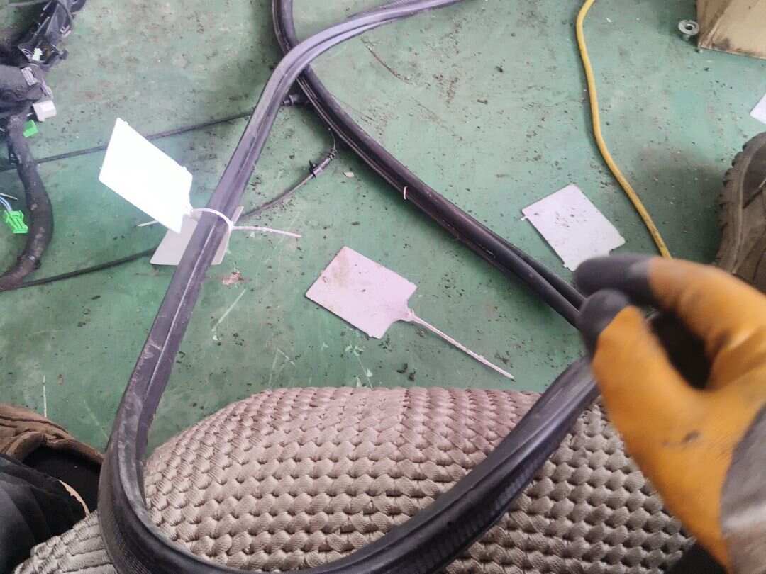 T4N3124 尾盖密封条