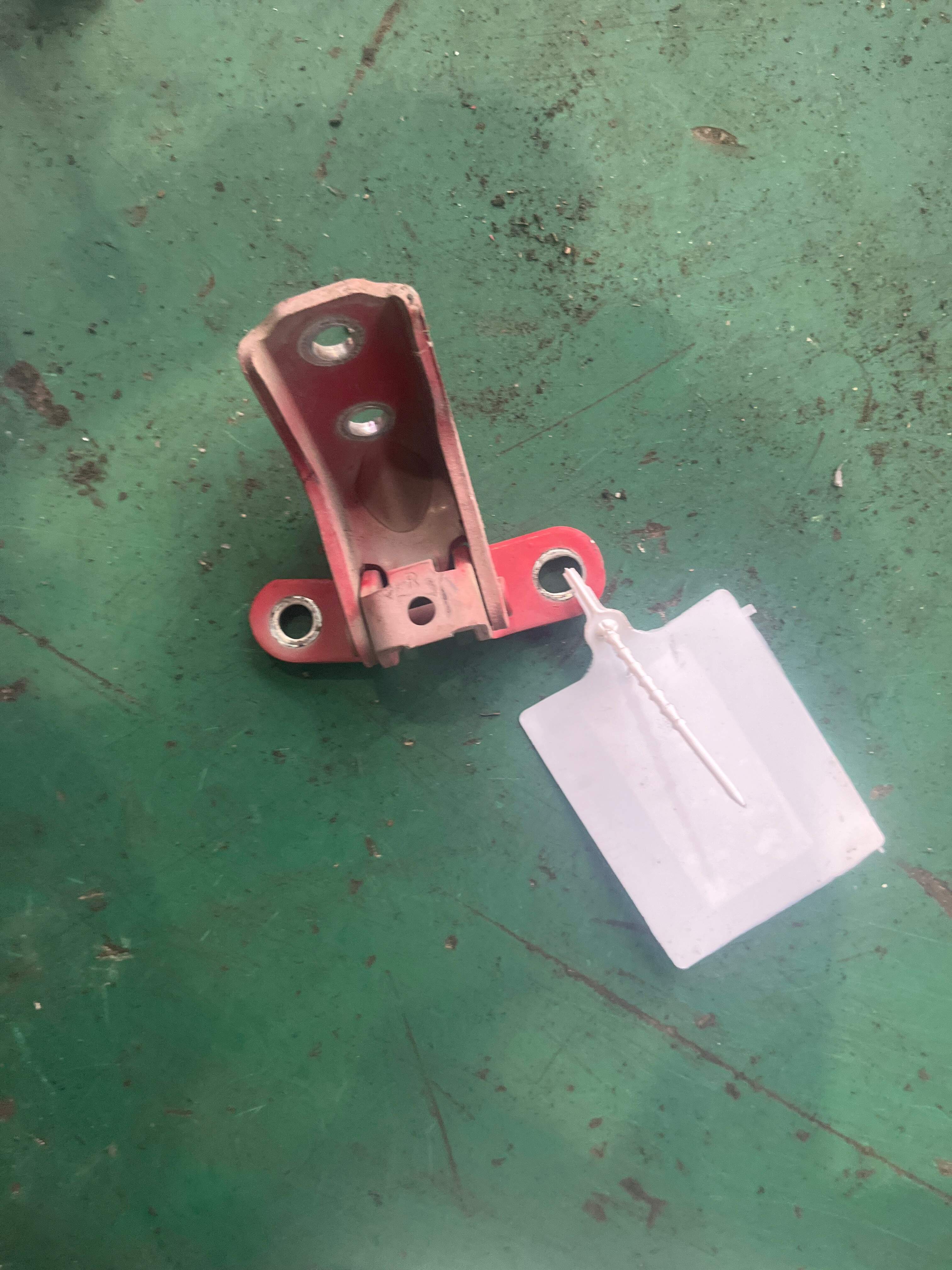 793152M000 Front Door Hinge (Lower Left)