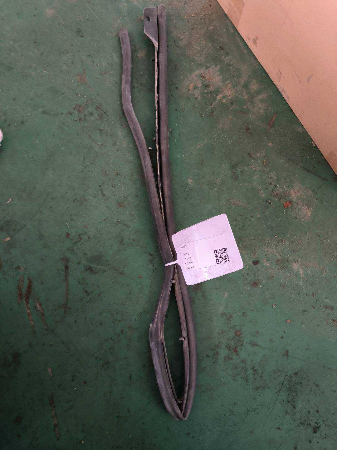 9676567880 前门车门密封胶条(右)