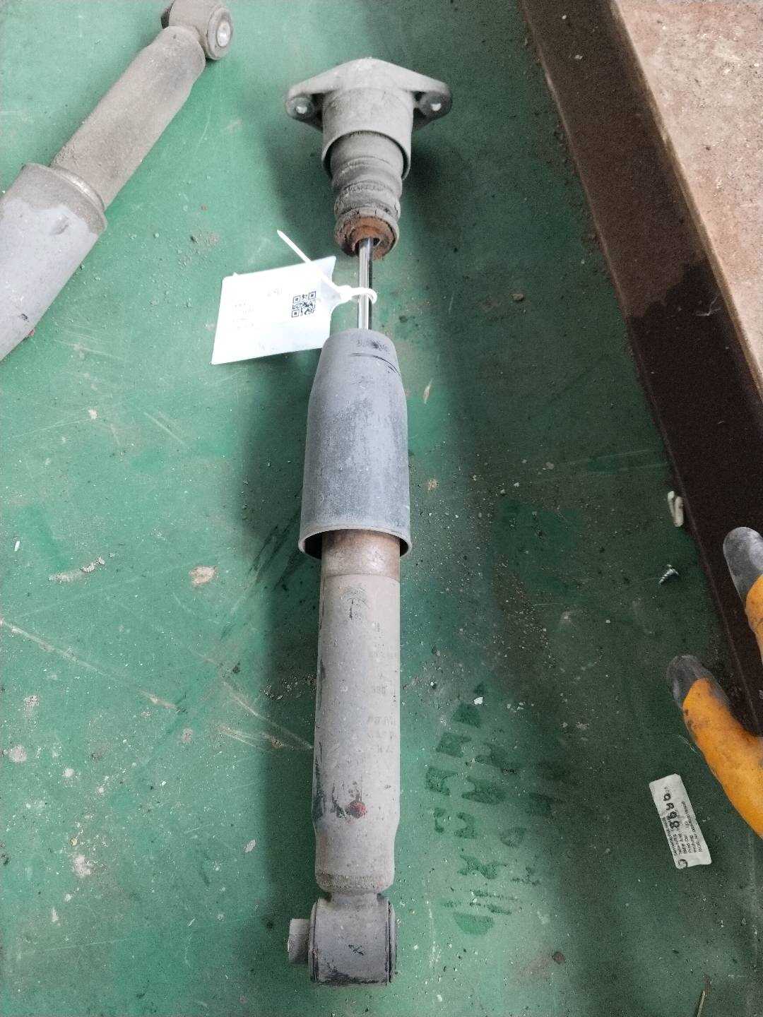 4B0513031J 后减震器芯(右)