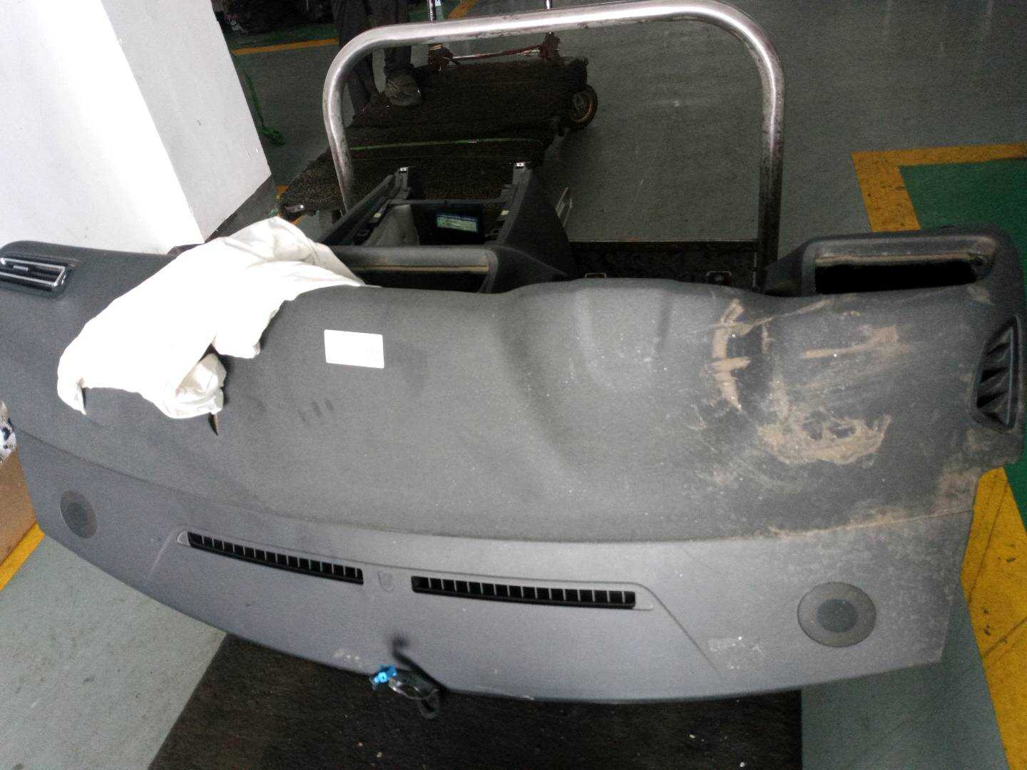 9809552680 Instrument Panel Frame (Assembly Damaged)