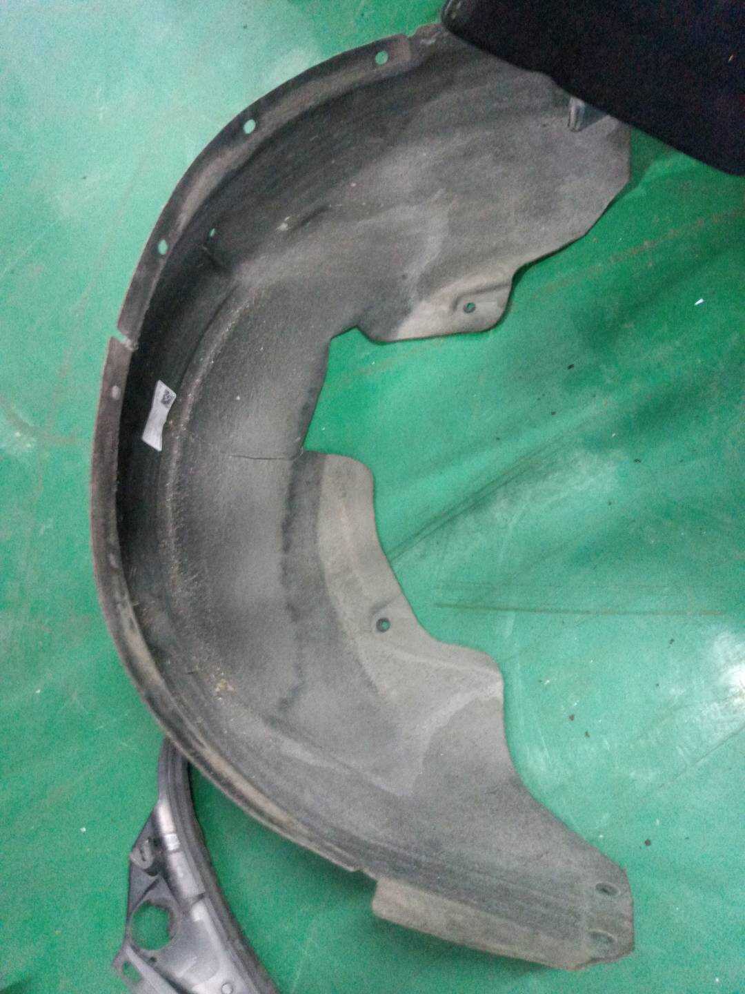 51717213649 后叶子板内衬（左）