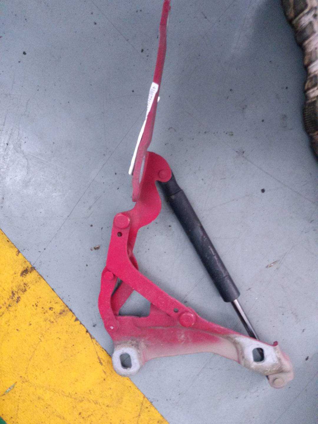 41007211639 Front Hood Hinge, Left