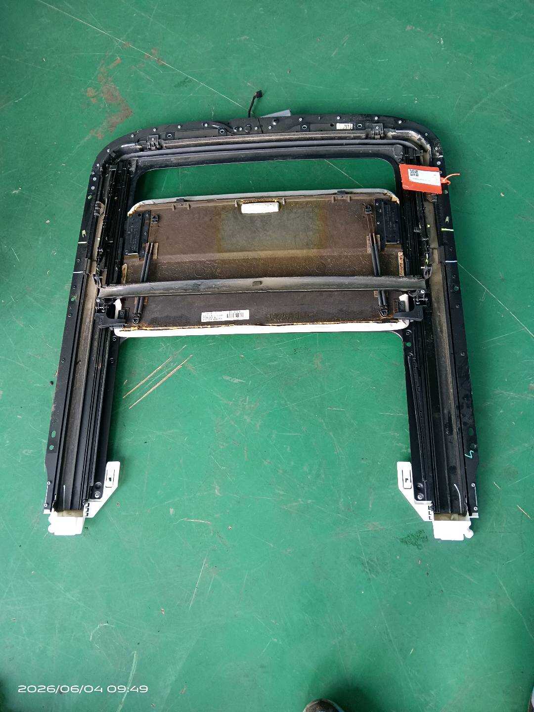 L4F0877071 Sunroof