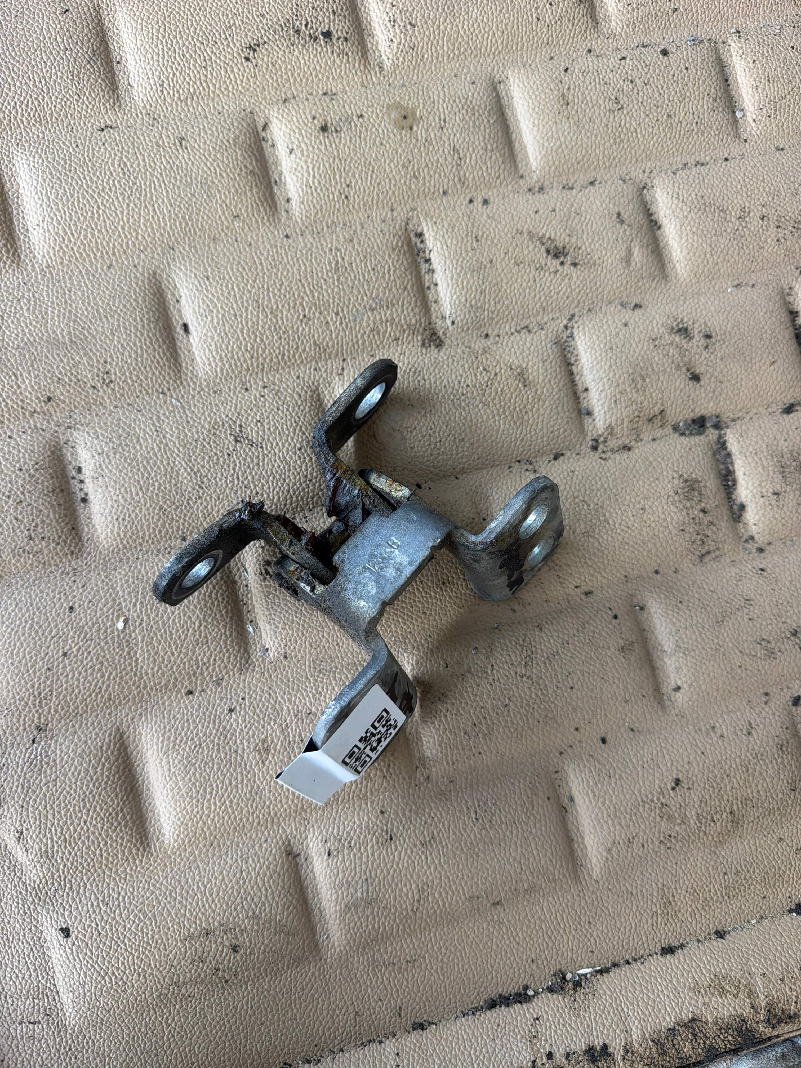 688010R020 Trunk Lid Hinge (Upper Right)