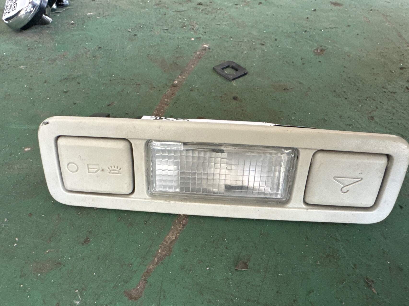 LR032633 Interior Dome Light, Right