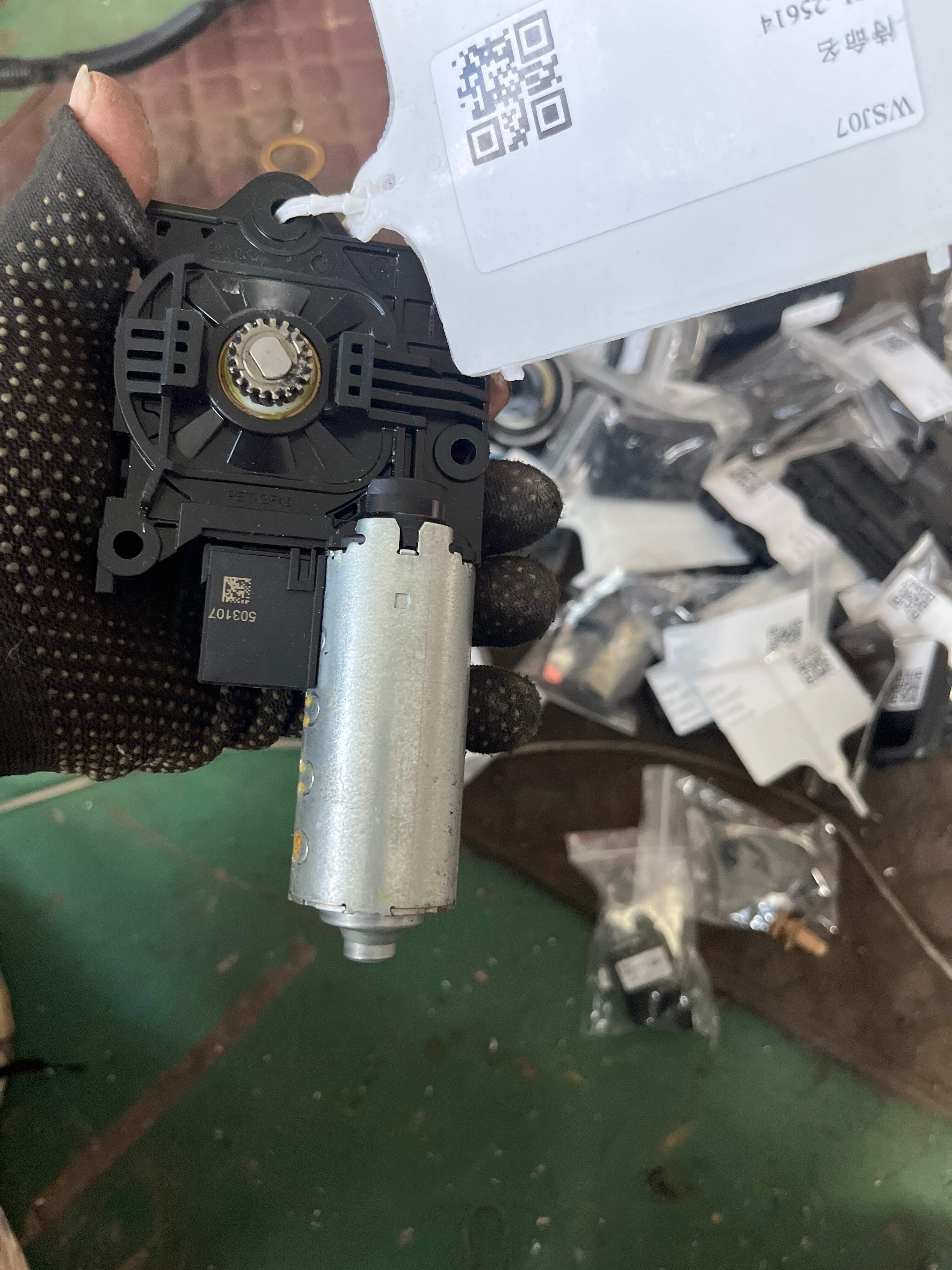 67617933150 Sunroof Motor