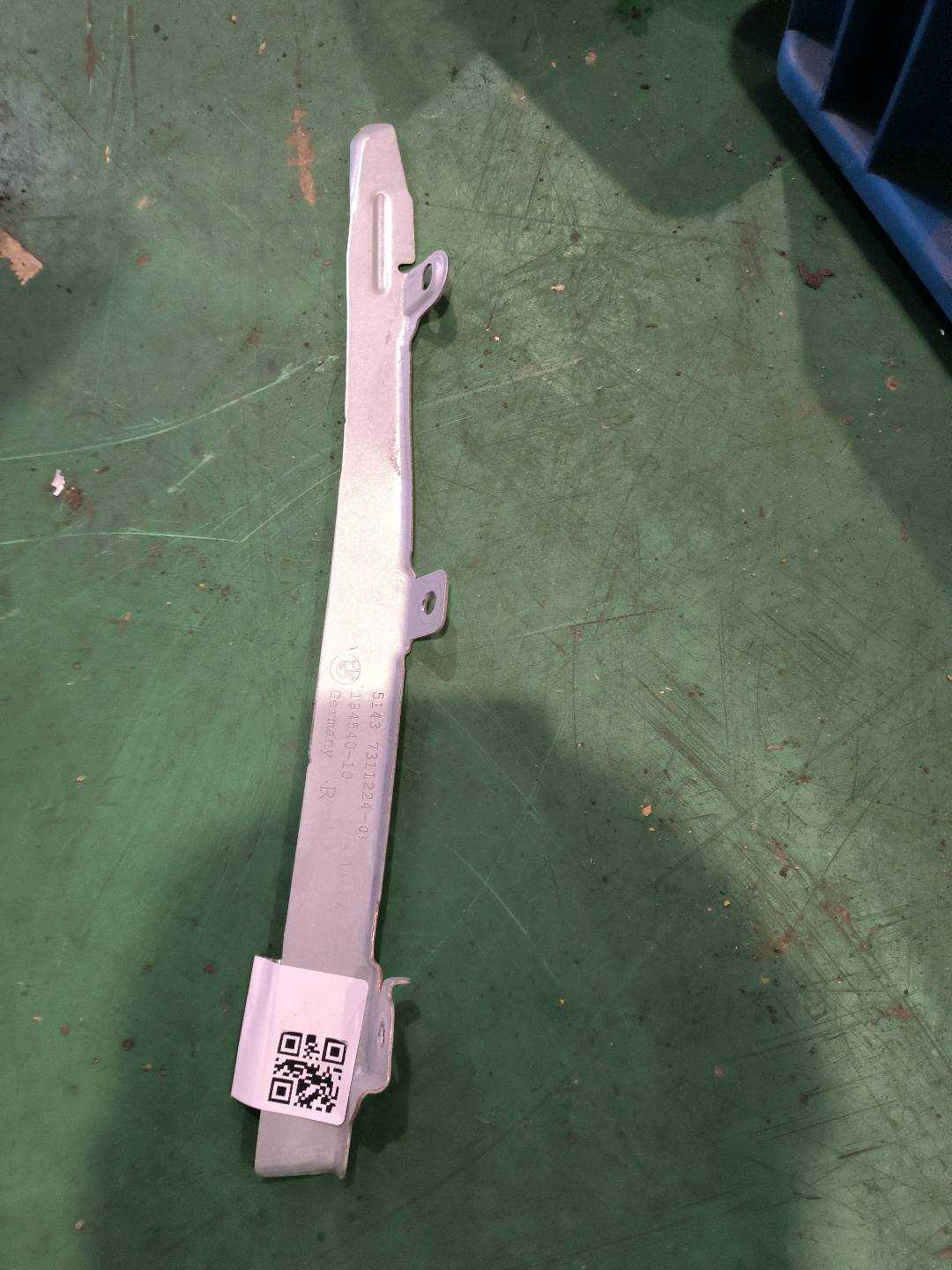 51437311224 D柱上内衬支架(右)