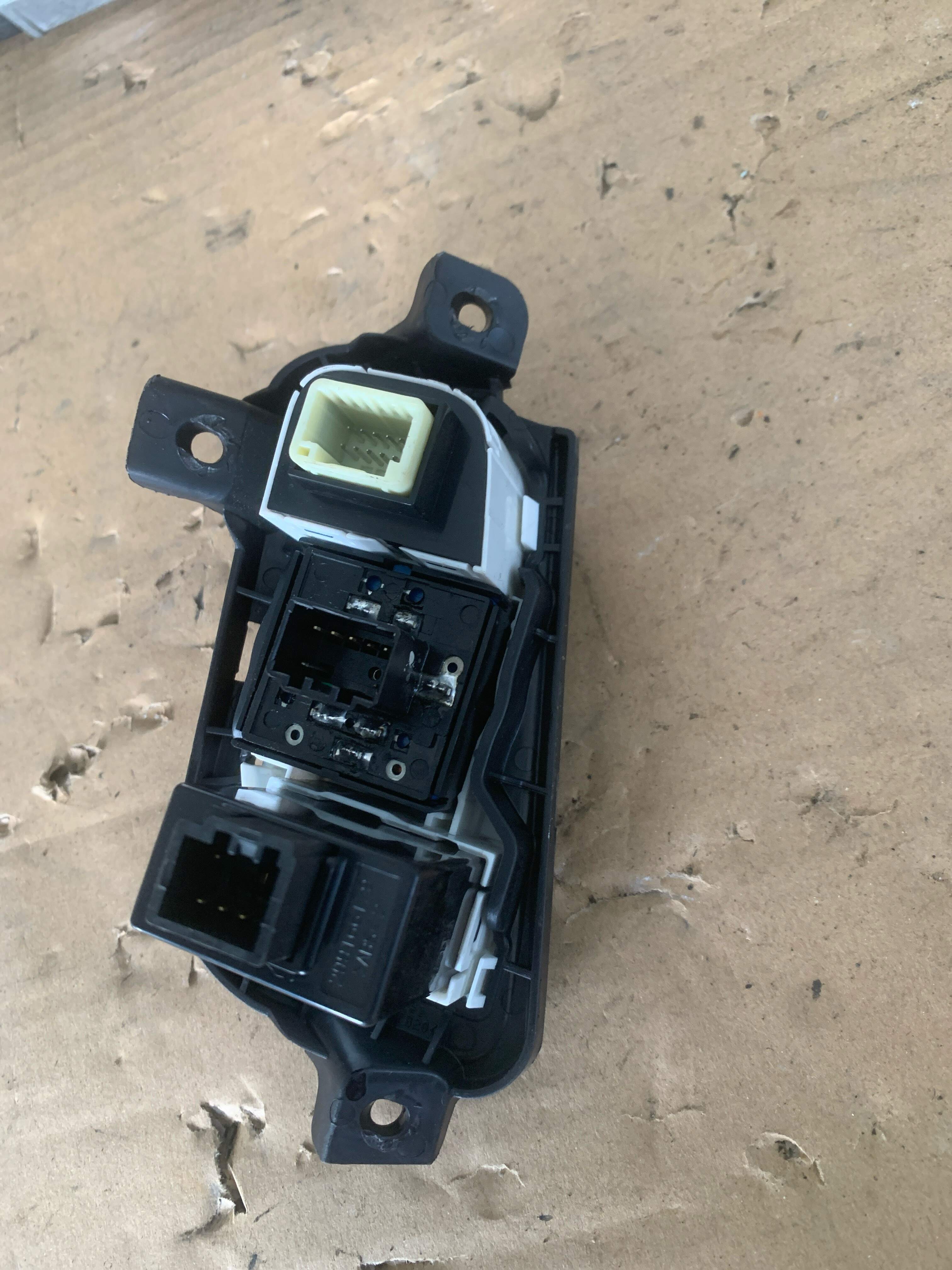93530D0000 倒车镜调整开关