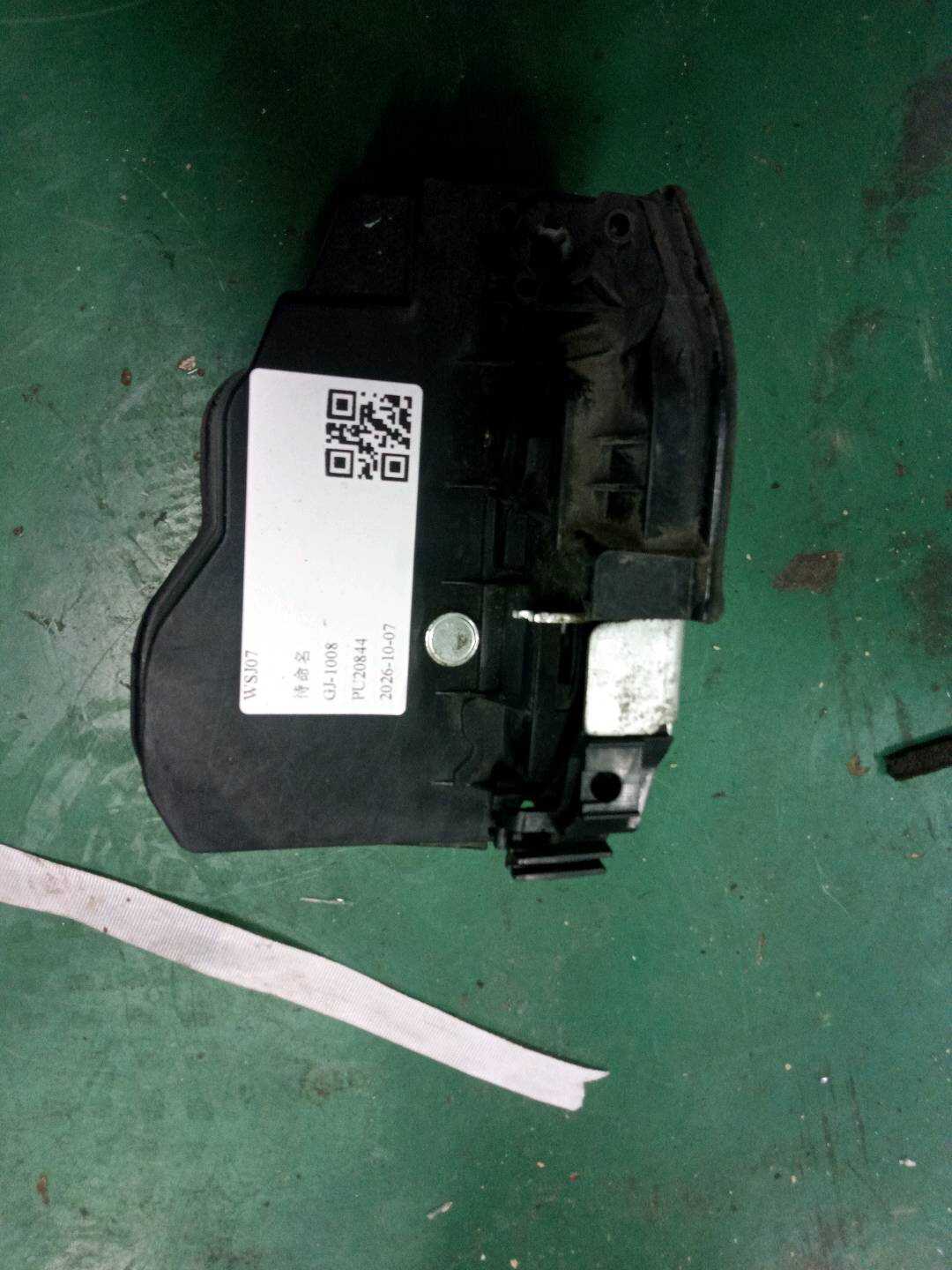 51217229461 前门锁机构（左）