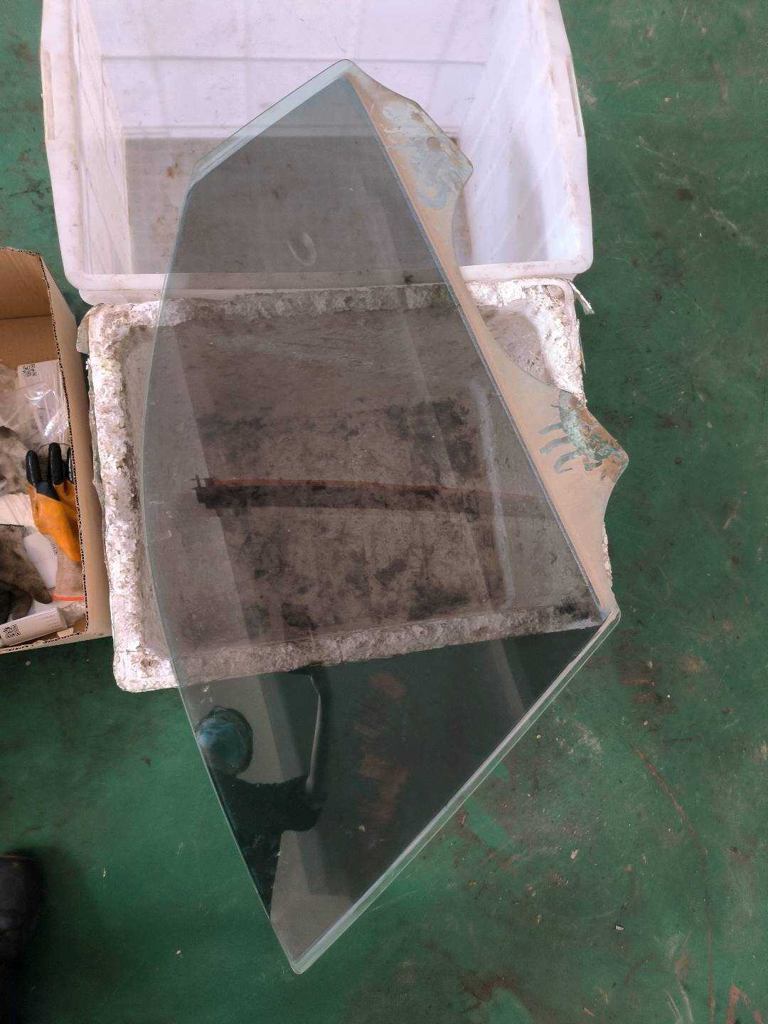 51337205850 前门玻璃(右)