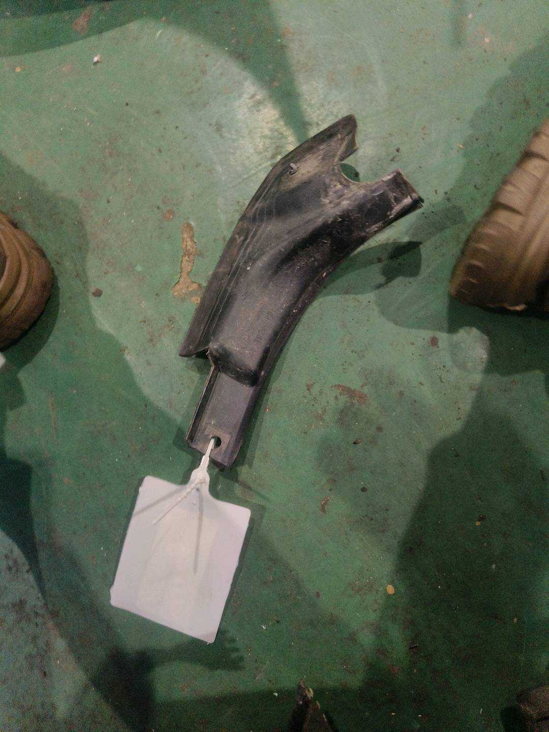 C2Z9465 Tail Light Molding, Right