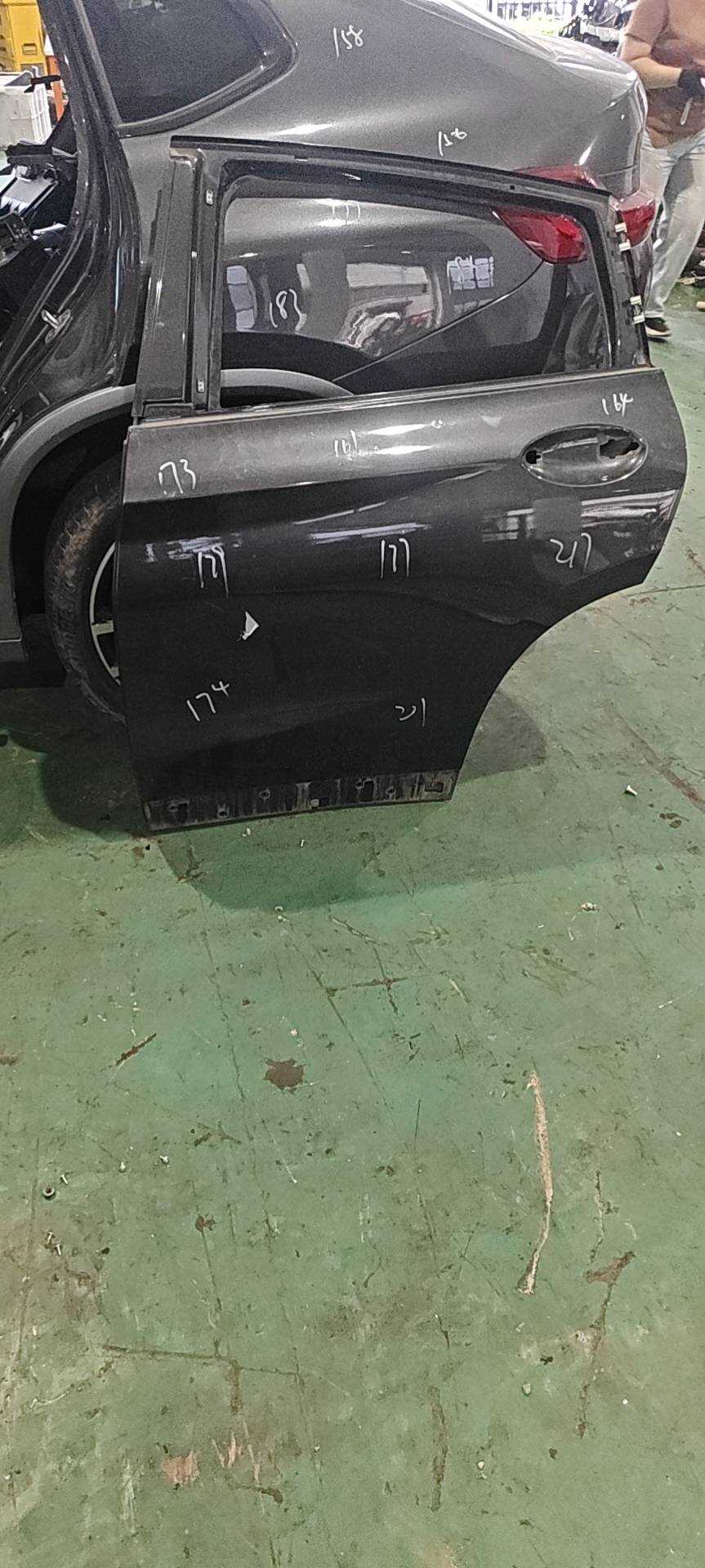 41517478343 后门壳(左)