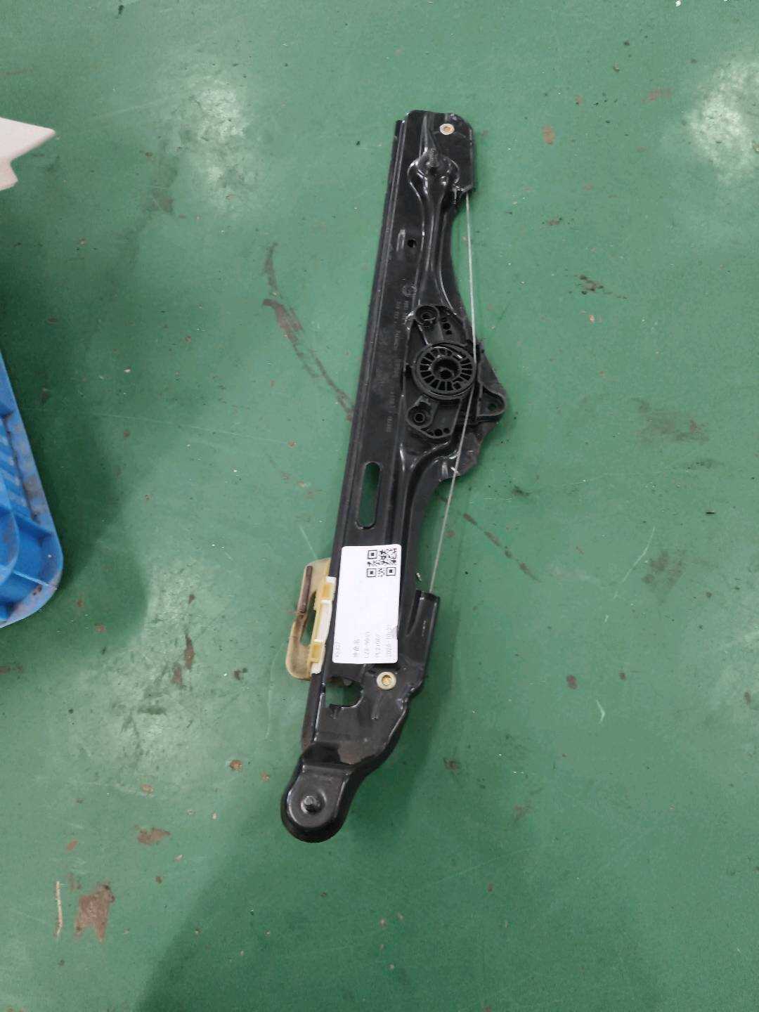 51357335602 Rear Door Window Regulator Bracket, Right